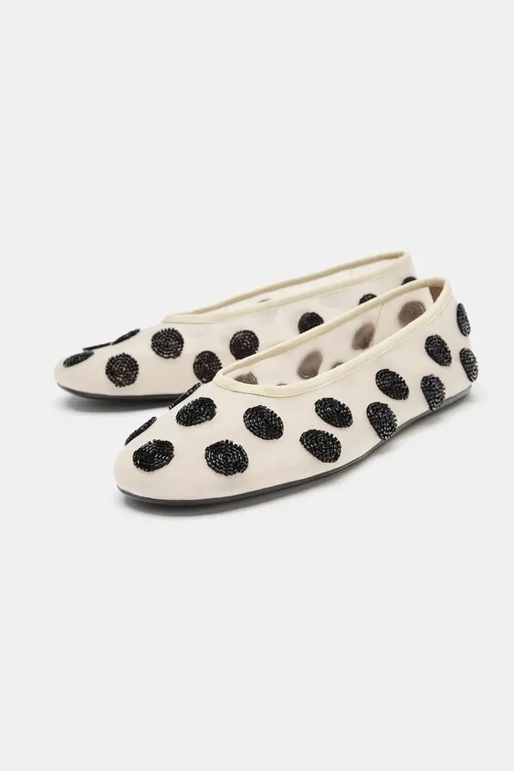 BEDRUCKTE BALLERINA MIT PERLENBESATZ | Zara DE