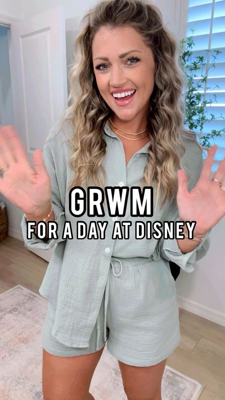 GRWM for a day at Disney! I’m wearing my true size small in the skort / and I always do a size M in old navy sports bras for my wider rib cage // Old navy activewear is my FAVORITE!! If you haven’t given it a try, you must! Ps: this skort is NOT see thru!! And the bra has the cutest fit and great support. // amazon white sneakers true to size sneaker size /



Disney outfit idea
Disney ootd
Animal kingdom 
Disney 
Activewear
Athleisure 