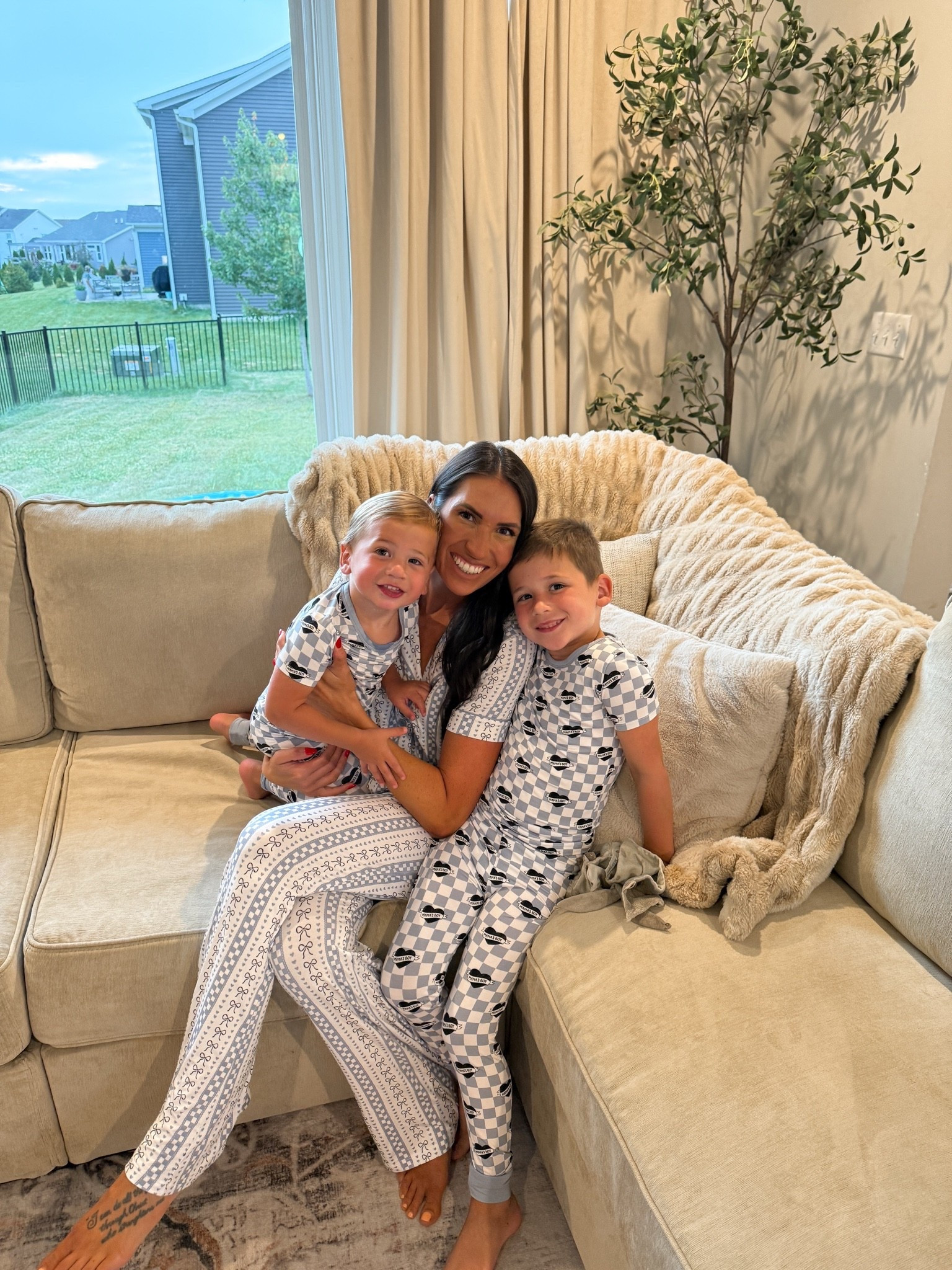 I have a huge Lola blankets code today 
Use code NICOLELEFFEW50 for 50% off plus free shipping & a $50 giftcard 
Christmas gift idea

#LTKHome #LTKdayinmylife #LTKmomlife