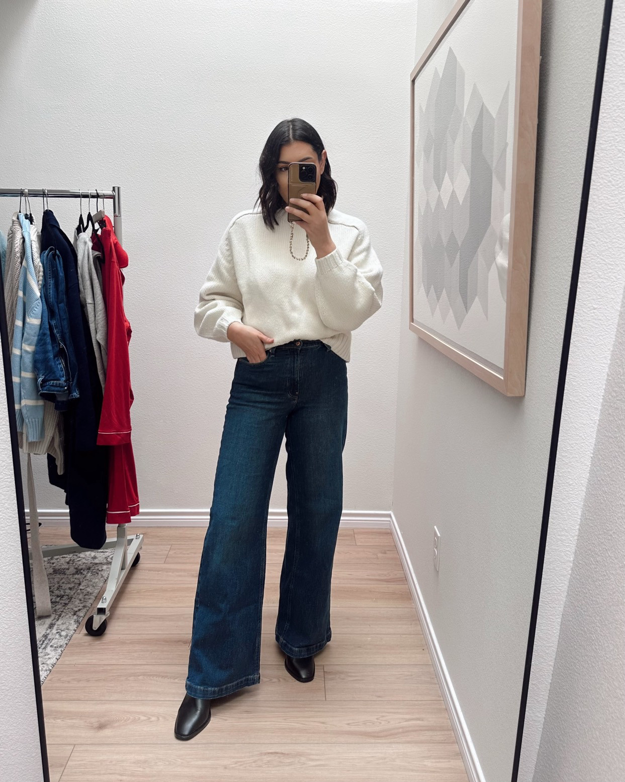 I'm in the medium of the sweater, fit is relaxed / boxy!

I'm in the 30 of the jeans, TTS fit. Regular length for me and on sale for $53! 

 