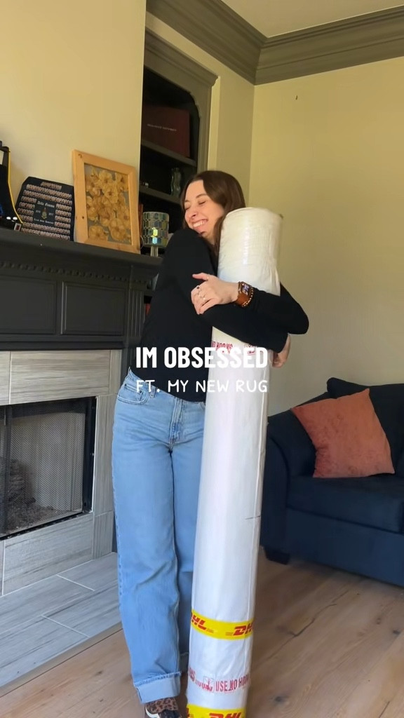 AHH IM OBSESSED WITH MY NEW RUG!!!!! 

#LTKHome #LTKShoeCrush #LTKStyleTip