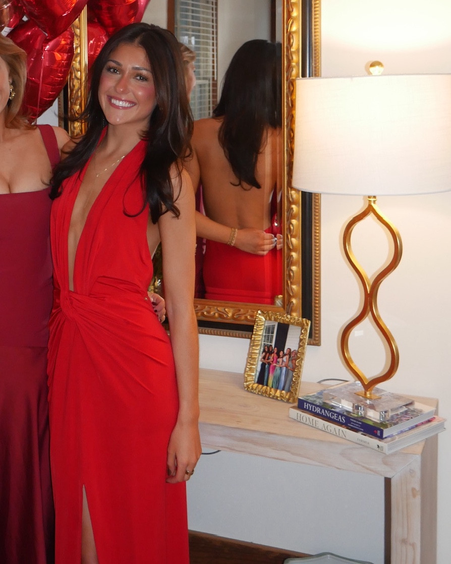 The most STUNNING dress like ever. Have it linked + a few similar more affordable options:)))