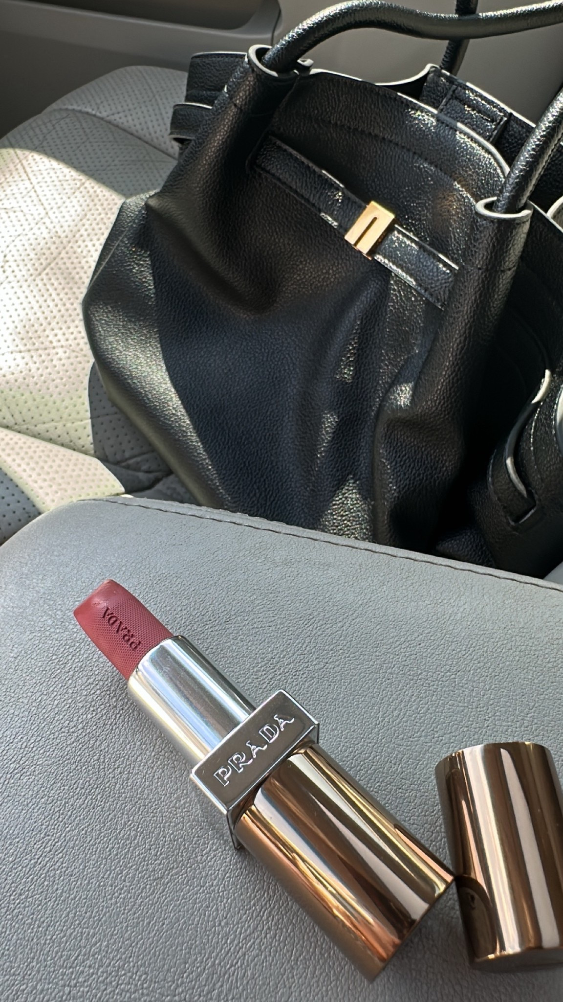 Prada lipstick 
Black bag


#LTKFindsUnder50 #LTKBeauty #LTKItBag
