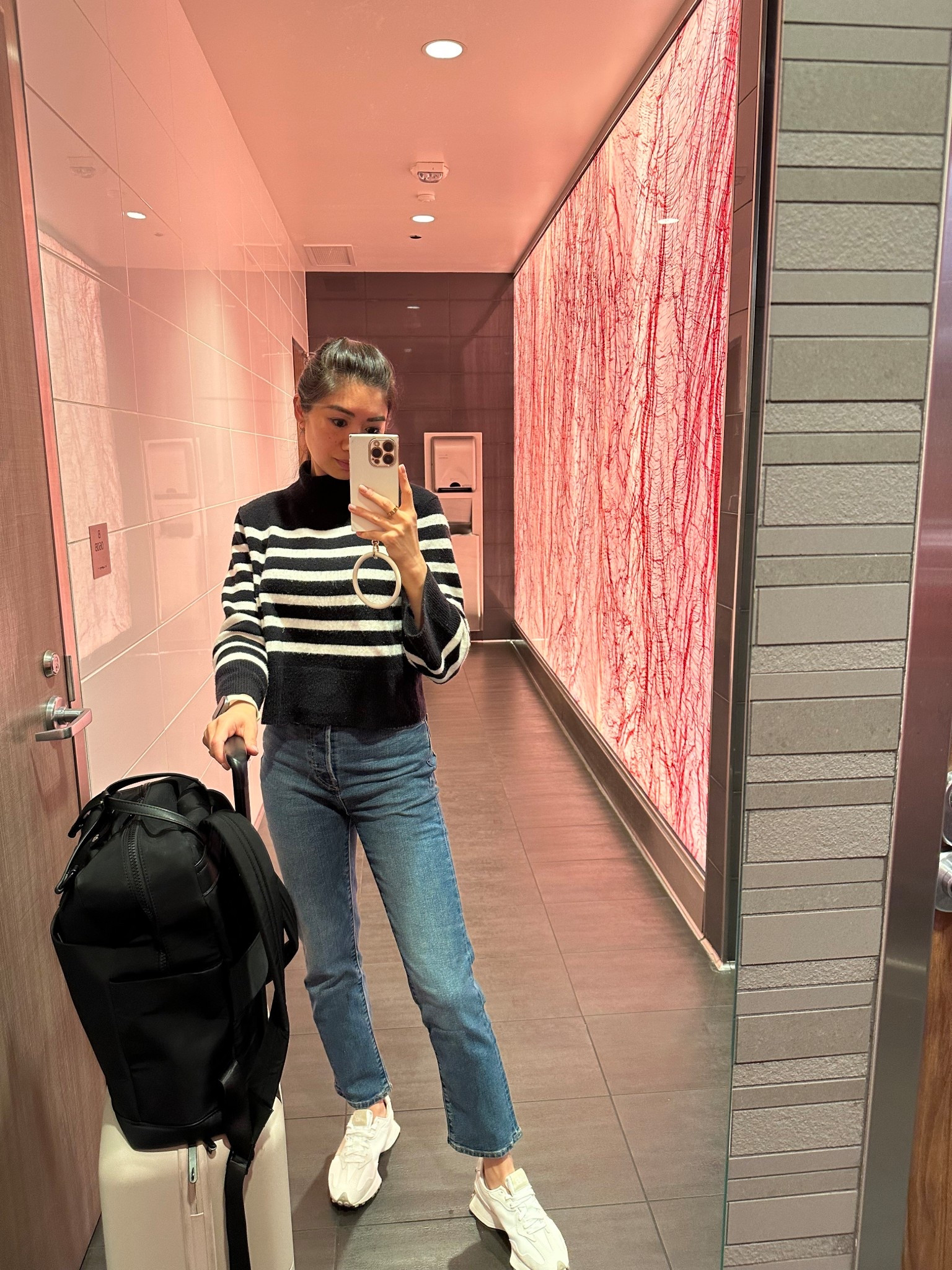 Travel ootd ✈️ 
Found the perfect ankle jeans 👖 sized up one size! 

#LTKdayinmylife #LTKTravel #LTKootd