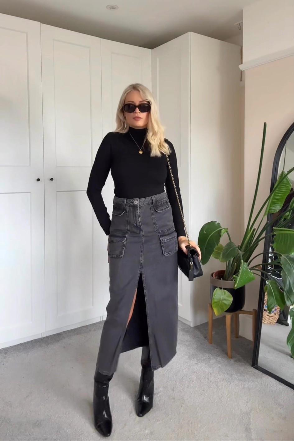 Denim cargo midi skirt! In love ❤️