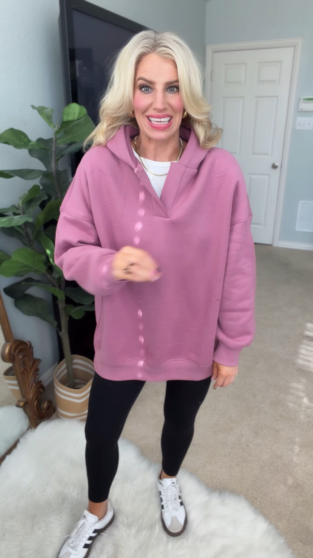 Cozy-but-cute tops on Amazon💕
Hoodie fits oversized in tts
Wearing a small
Under $20 and comes in other colors 

#LTKSaleAlert #LTKFindsUnder50 #LTKOver40