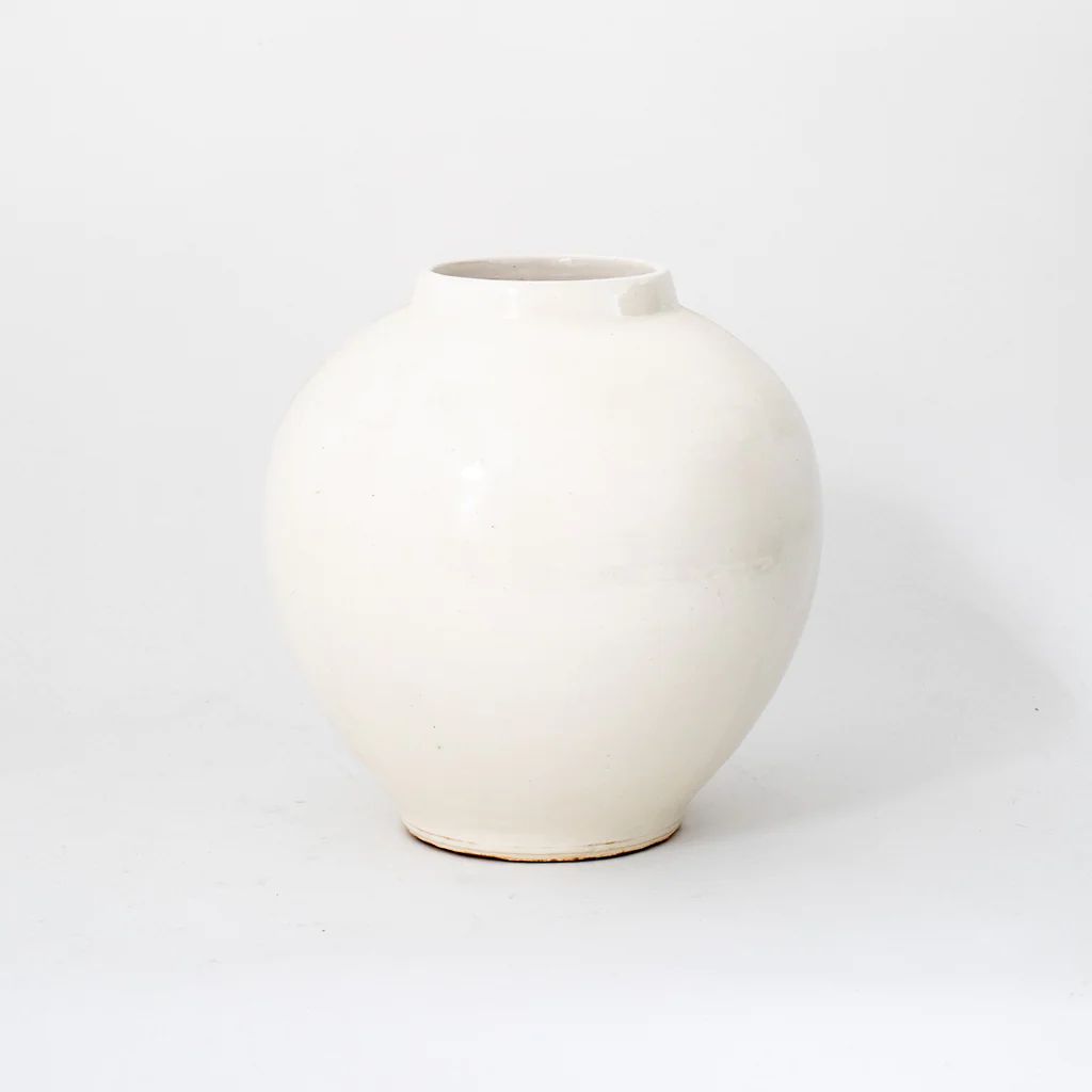 Creamy White Ceramic Pot | The Vintage Rug Shop