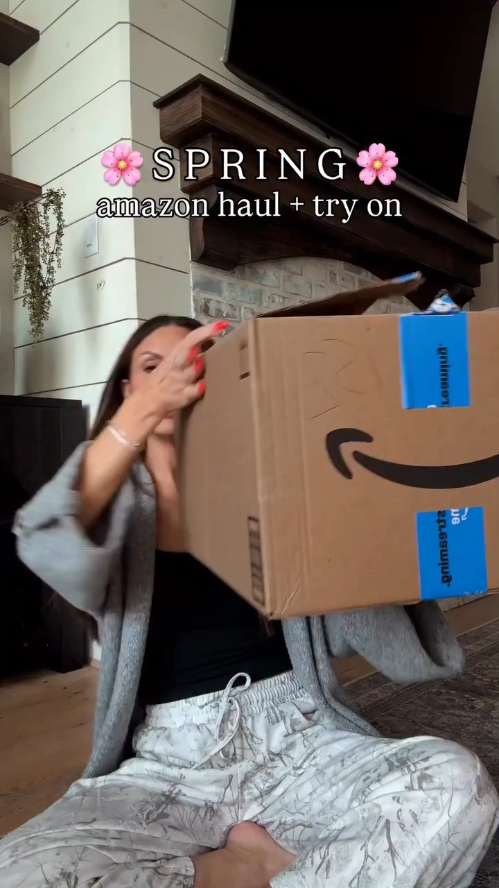 Let’s unbox and try on my latest Amazon order!
LIKE + COMMENT below and I’ll send you all the details!
Also post it in my bio if you don’t want or get a dm. ♥️

#amazonhaul #amazonfashion @amazonfashion #springoutfitideas