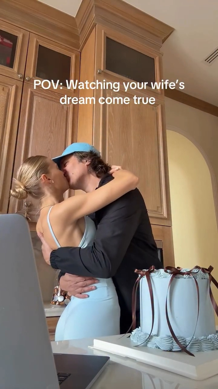 Today wasn’t about numbers 🥹
It was about realizing that something that once lived only in my head… is now real.
I remember putting this on a vision board and thinking “maybe one day.”
And today, watching the first women join in real time… I cried.
Not because it’s perfect.
But because it’s mine.
And because you’re here❤️

@thecore 

#thecoremoment 

#LTKdayinmylife #LTKstorytime #LTKselfcare