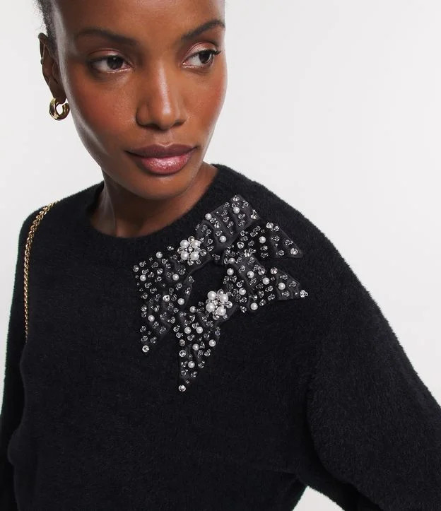 Suéter em Tricô com Laços Brilhantes Aplicados no Ombro Preto | Renner (BR)