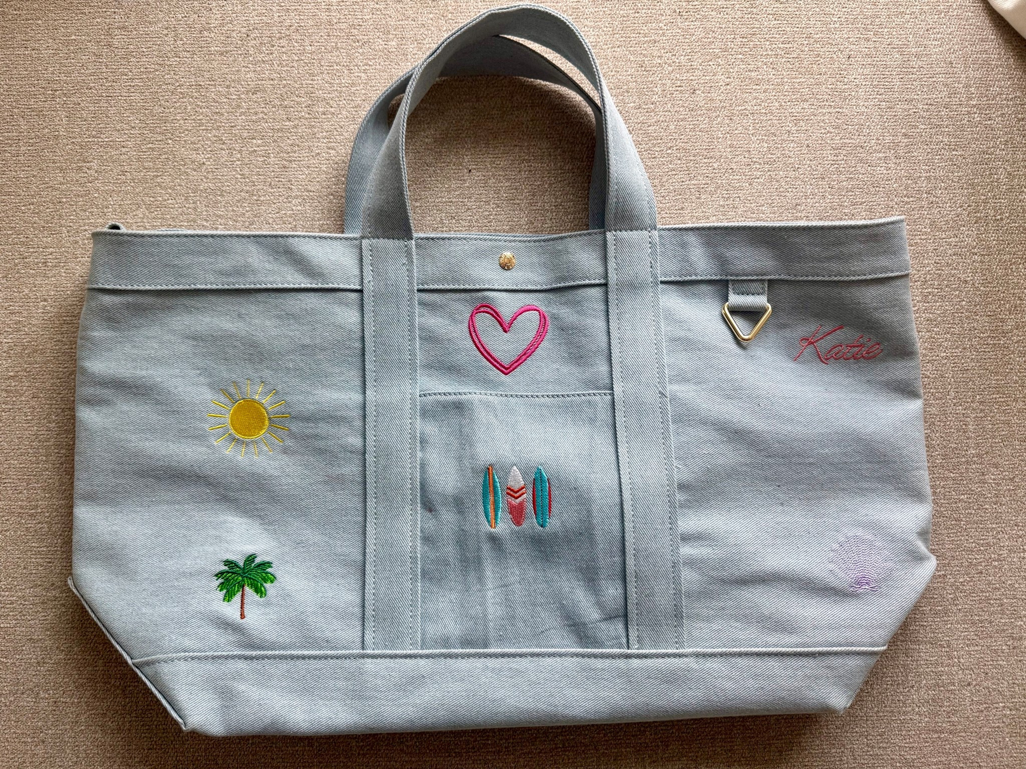 Baublebar biggest sale of the year their custom event sale 25% off all custom items through 11/16! These would all make great personalized gifts! 
This is the large icon tote in light denim. Shop the sale now! 

#gift #holidays #sale #personalized 

#LTKSaleAlert #LTKFamily #LTKGiftGuide