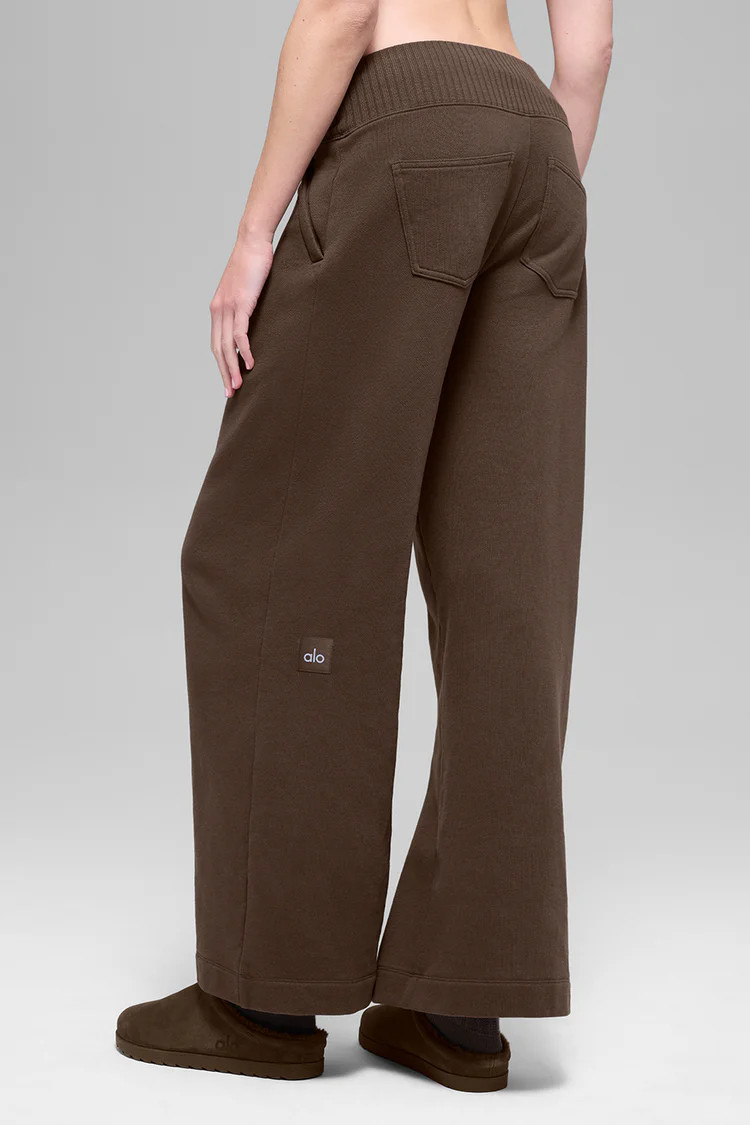 Model is 5'11” wearing SModel is 5'11” wearing SWearing Size SmallModel is 5'11”, with a 34... | Alo Yoga (US)