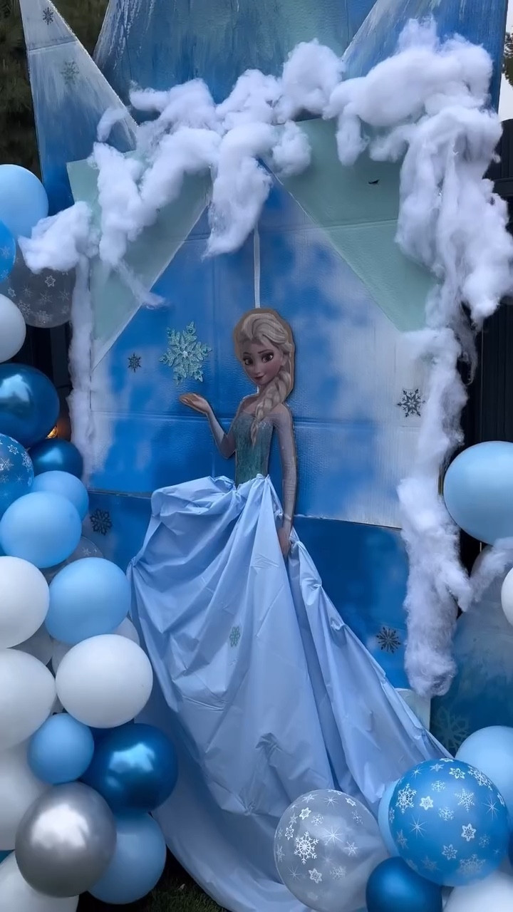 Say less! ❄️ Happy birthday, darling! 💙✨ 🏰We had the best month celebrating her, just here making her Frozen dreams come true ❄️ save for your next DIY party Inspo 🫶 

#diy #diymom #diypartydecor #frozenparty #disneymom 

Pastries @mar_cakessweetbliss 
Table/chairs: @tablesandstyles 
Face paint: @cryptk8_