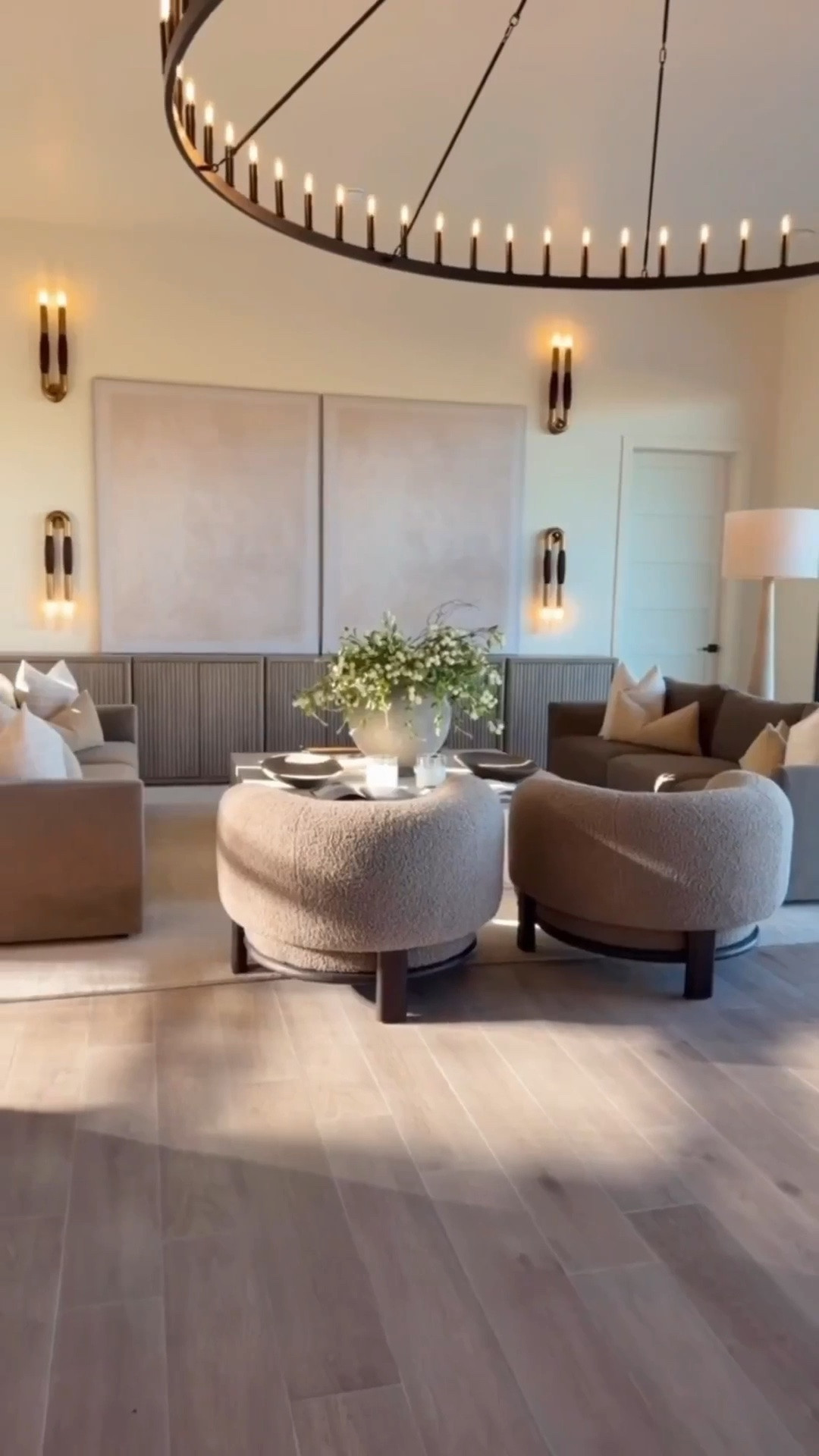 If your space needs a little warmth, start here. 🤎 These are my current obsessions, cozy neutral decor, warm minimalist home finds, and affordable luxury pieces from Amazon and Wayfair that give any room that layered, organic modern feeling. No big budget needed, just the right finds. Which room are you styling right now?

Summerthompsonstyles