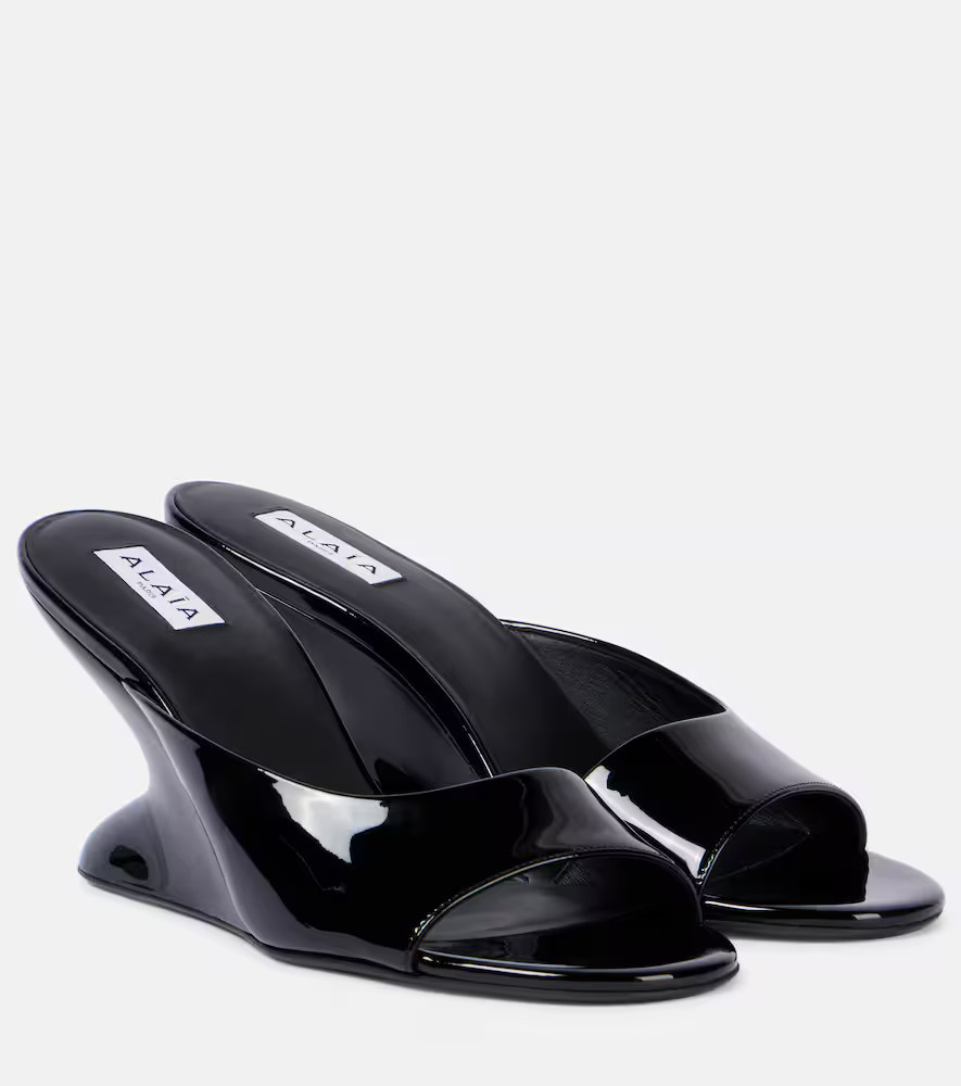 AlaÃ¯a Curve 75 patent leather wedge mules | Mytheresa (INTL)