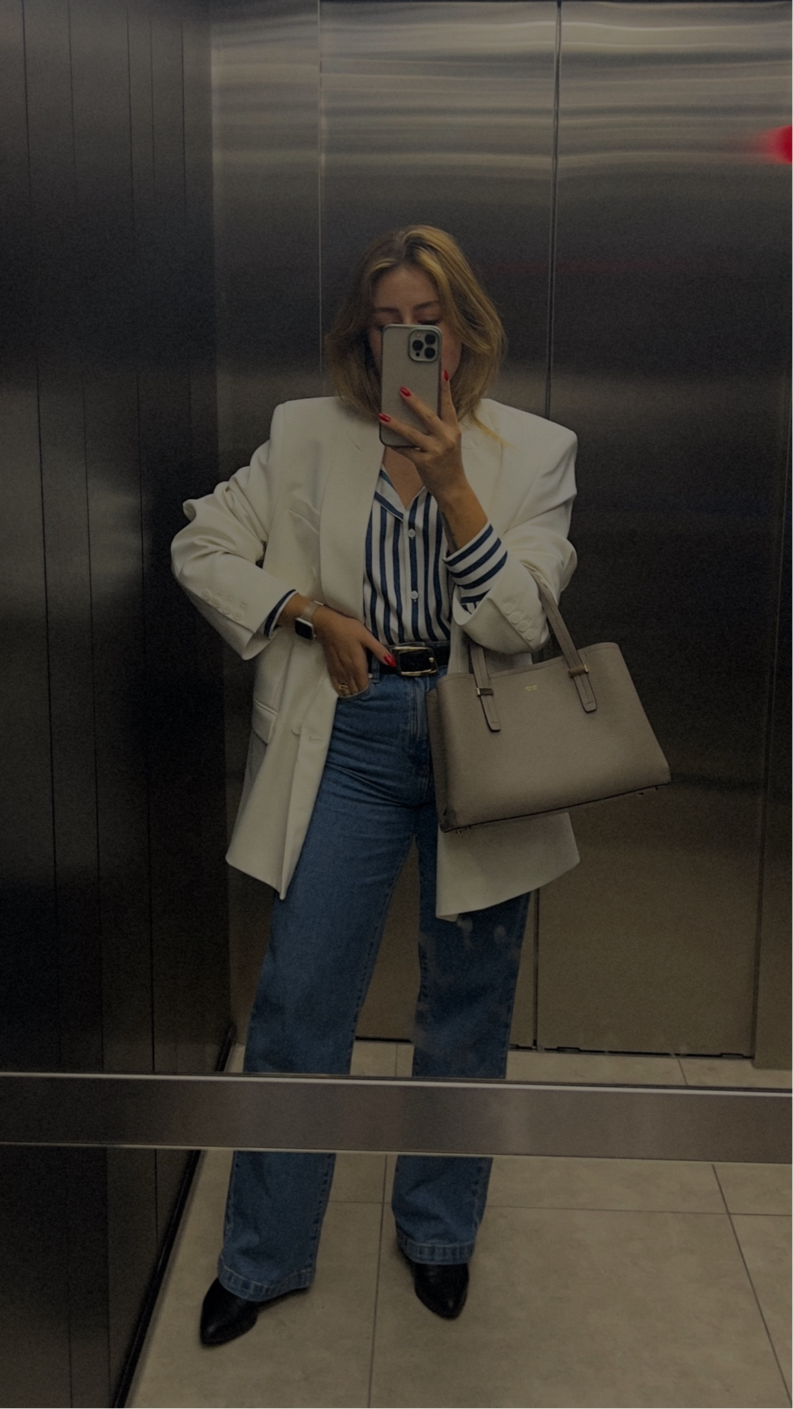 Blazer is a size AU 18 (I am a size AU 12)
I am a size AU 10/28 in the jeans
I have linked different sites for the jeans depending on your country 🖤

#LTKaustralia #LTKeurope #LTKstyletip