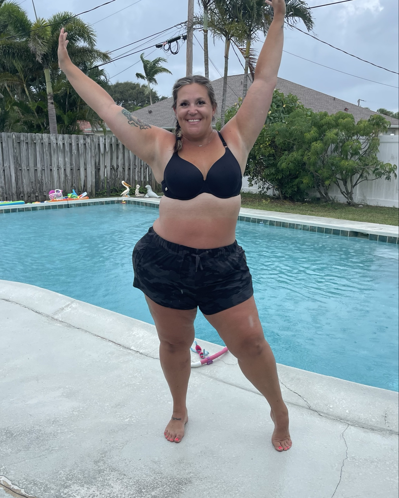 putting the florida heat to the test with these two amazing bras! #ad

the black base t-shirt bra is amazing because it converts to a racer back (which is what most of my tanks are) and I love the shape it gives me with the perfect amount of padding.

the pink bliss triangle bralette makes the best “want some support but also want to be the most comfortable I can be” in this weather.

use code MAMA15 to save off the entire website! 👙🛒