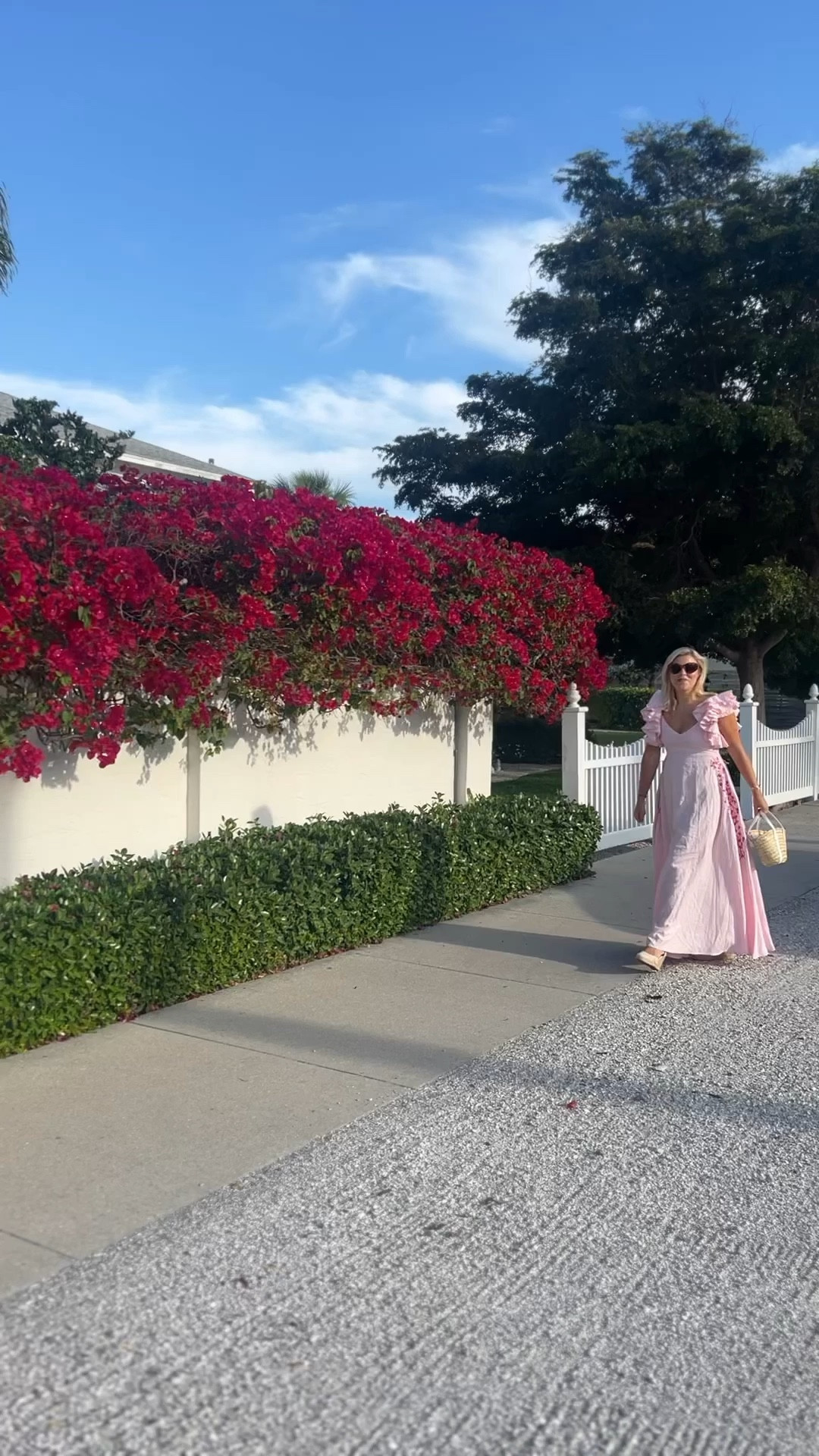 Heading off to cocktails in this perfect spring linen dress ! Would be a great dress for a wedding ! 

#LTKstyletip #LTKSeasonal #LTKparties