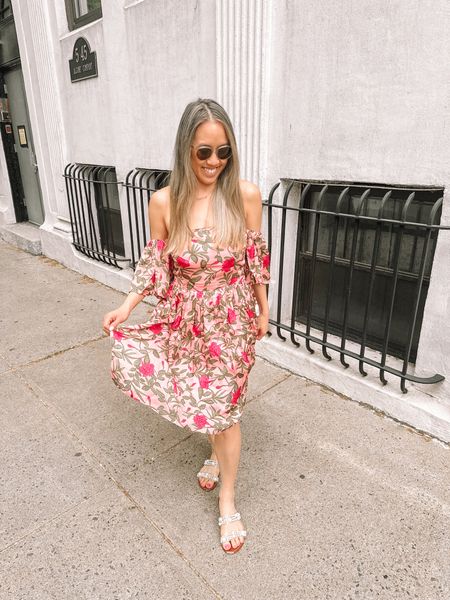 #ad Get yourself a feminine chic summer dress that’s twirlworthy 🎀 and has pockets 😏🩷 get 20% off on the @beyondbyvera Dolce Vita Collection with code MOM20 (until May 12) ☀️ #summer #vacationdress #summerdress 