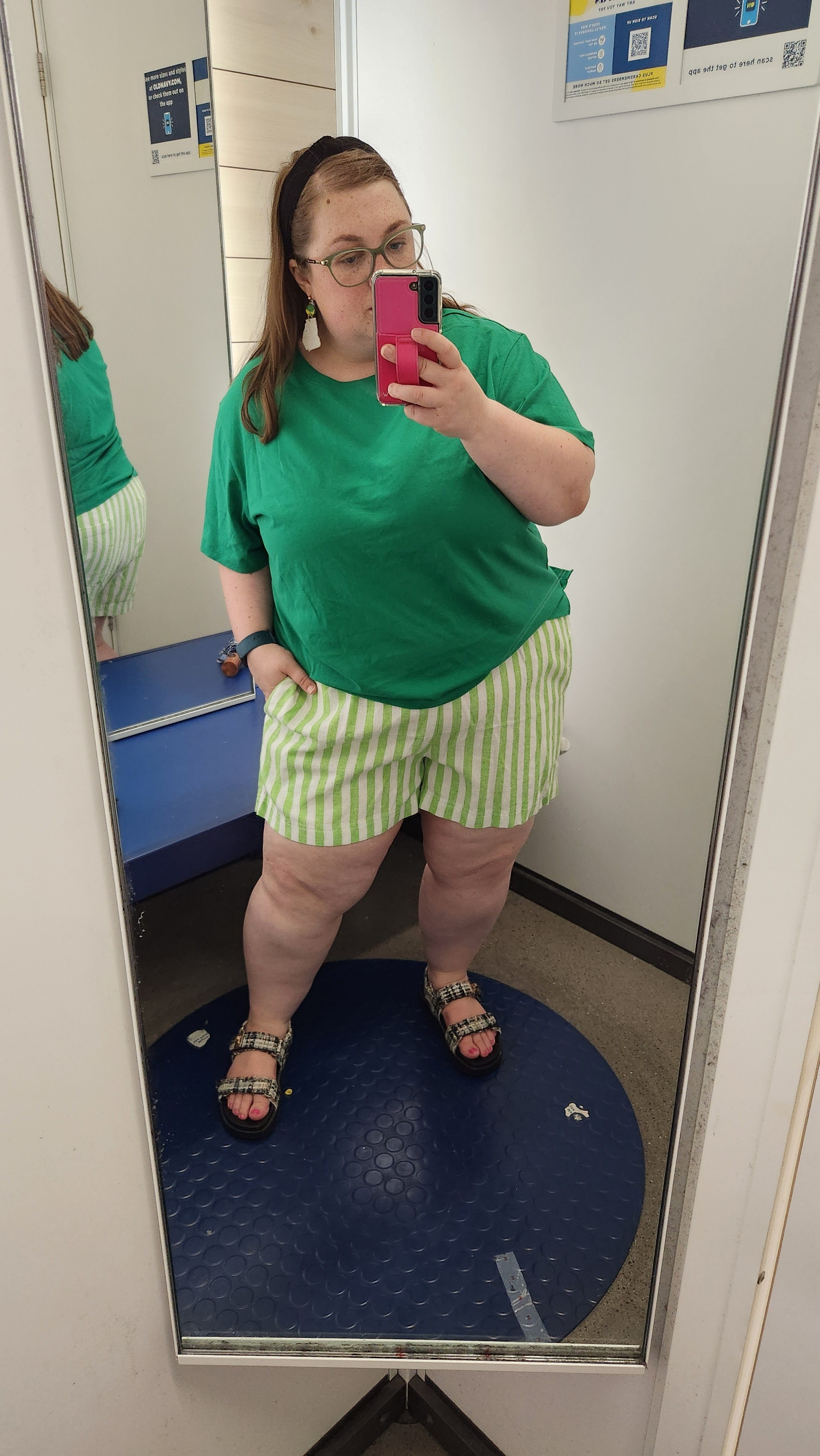High-waisted pull on linen shorts from Oldnavy, currently on sale for $20. These are a 3.5 in length and come in 12 different colors and prints.  I am wearing an XL in the shorts. 

#LTKSeasonal #LTKSaleAlert #LTKFindsUnder50