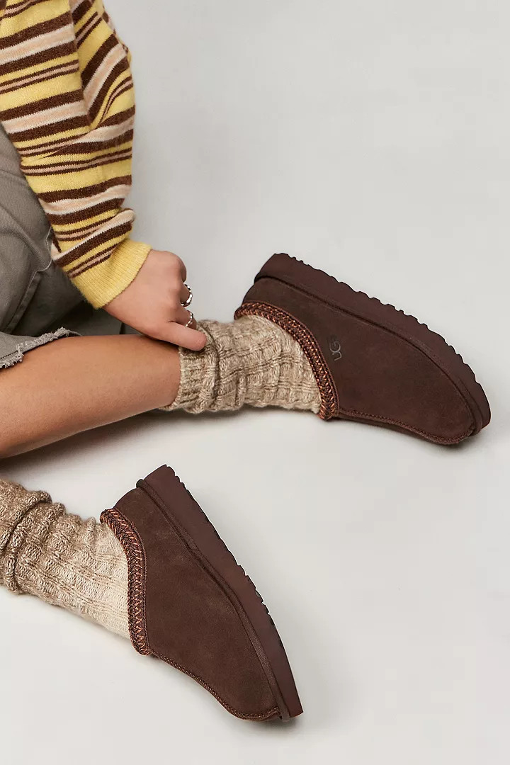 UGG Burnt Cedar Tasman Slippers | Urban Outfitters (EU)