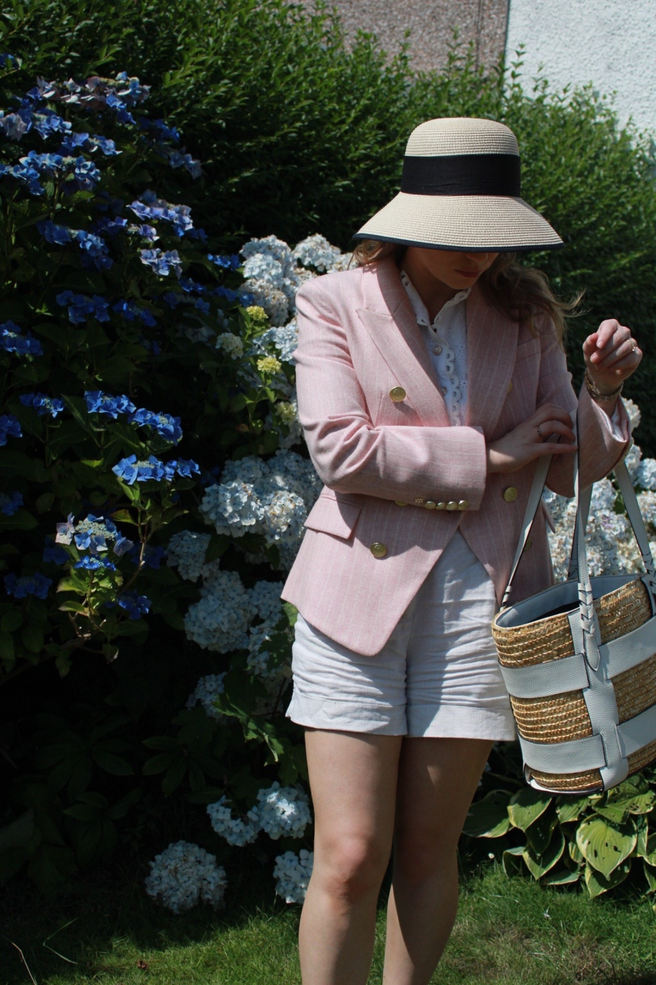 @Holland Cooper blazer for Summer! Paired with linen shorts for a fresh chic outfit! #hollandcooper

#LTKuk #LTKsummer #LTKluxury