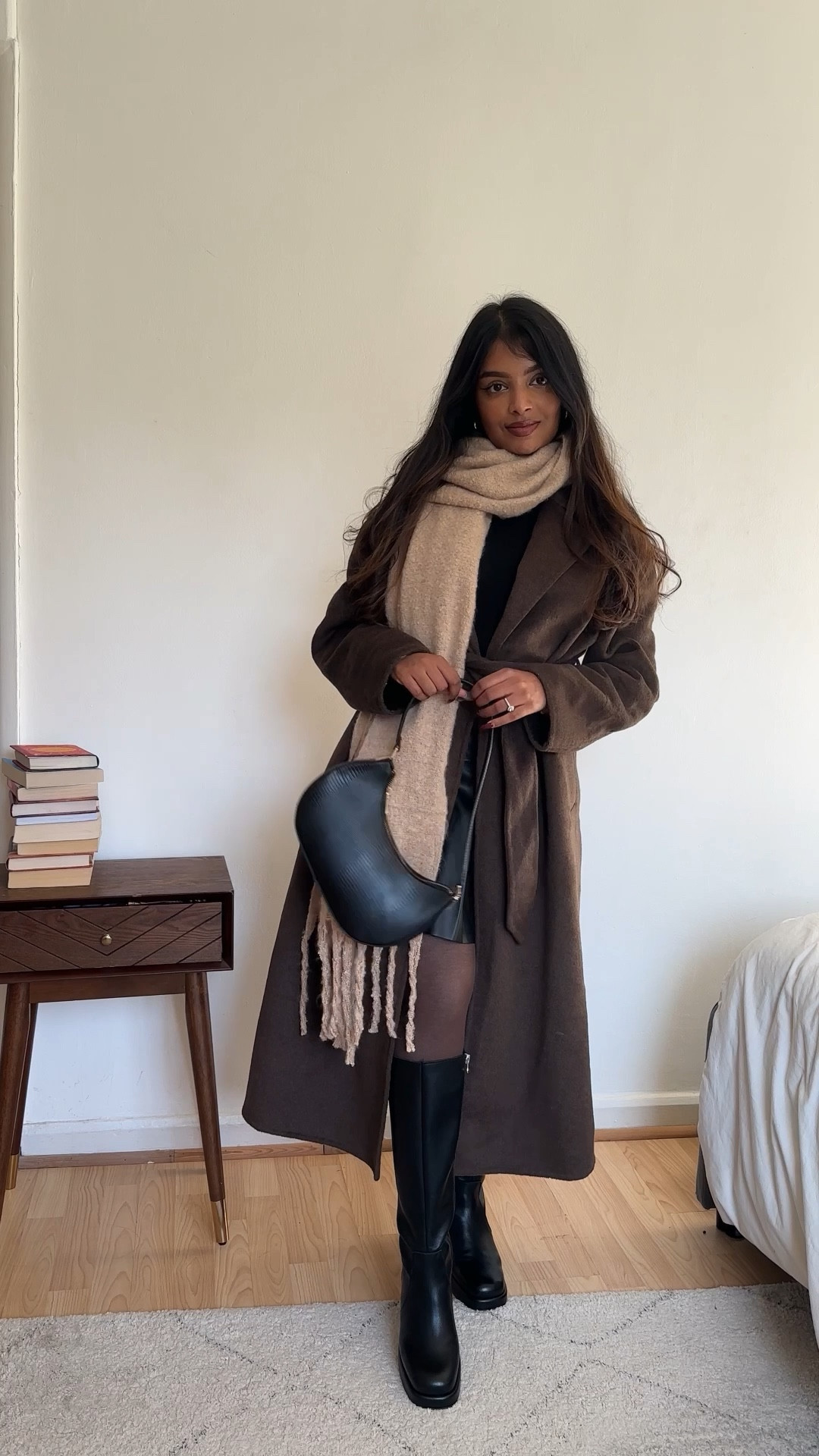 My love for wearing skirts in the winter🥲
_
#autumnfashion #fallfashion #fallseason #fallaesthetics #pinterestoutfit #pinterestinspired  #winterfashion #boots #asos #urbanoutfitters #amazonfashion #hmhaul 
