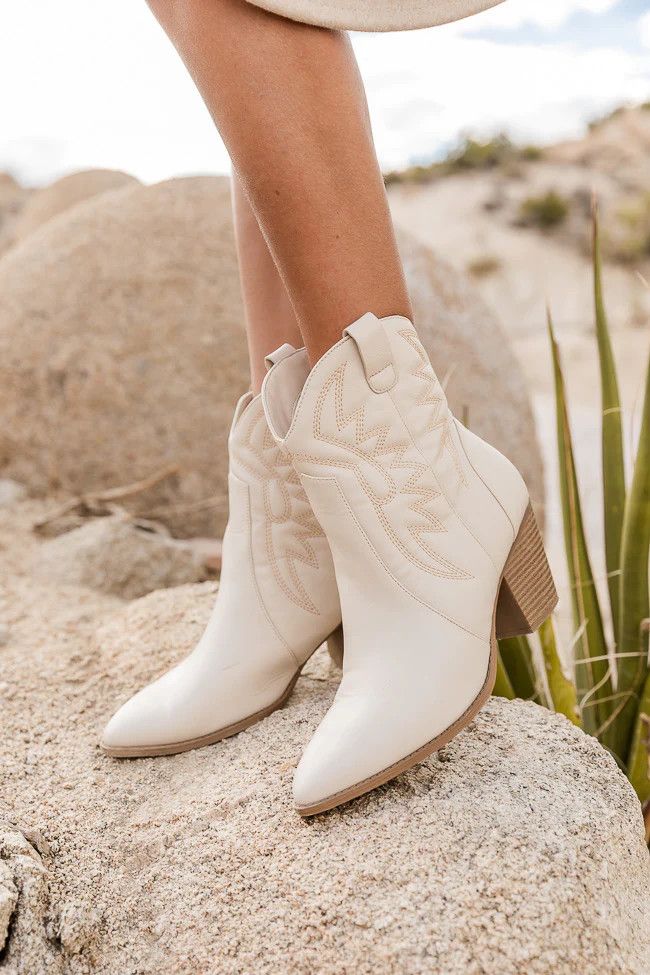 Shasta Short Off-White Cowboy Boot | Pink Lily