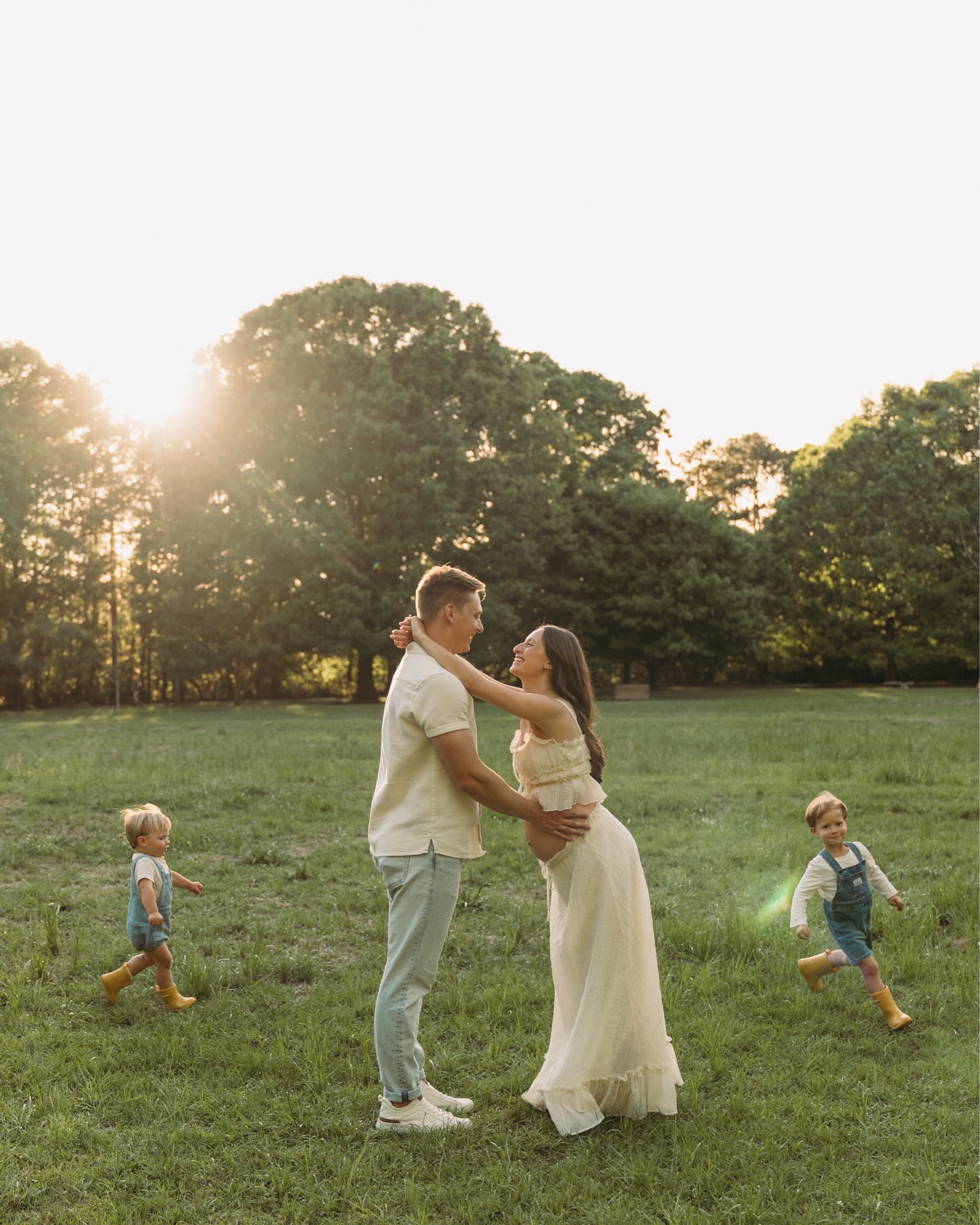 spending our days dreaming of this tiny babe👼🏼✨🌼🍊💌

I cannot say enough amazing things about @sydmariephotographyco who perfectly captured our family as well as the joy & beauty of pregnancy!!!! more than just family pictures, I am forever grateful for these moments captured!!!!🥹😭💛