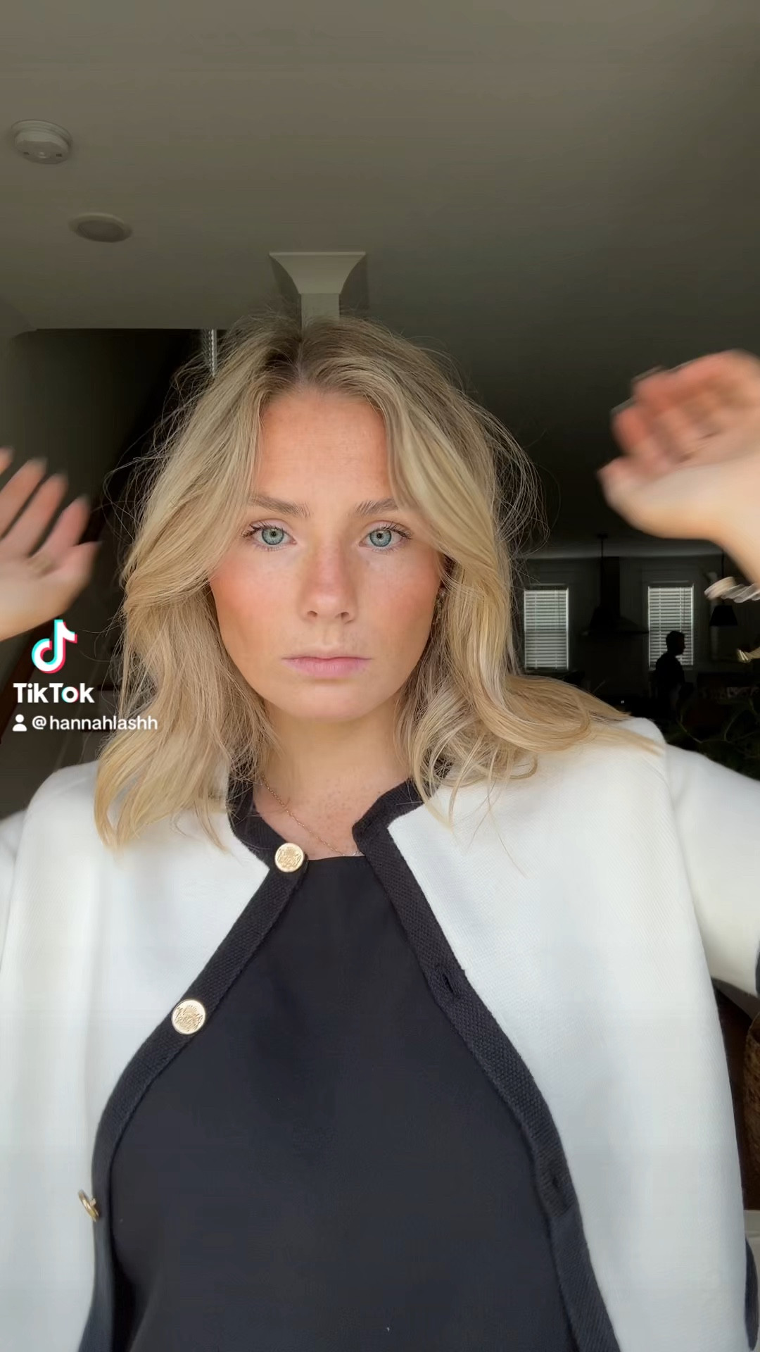 casual work fit today!! 
wearing size 27/4S in jeans and M in the cardigan!


#LTKStyleTip #LTKVideo #LTKWorkwear