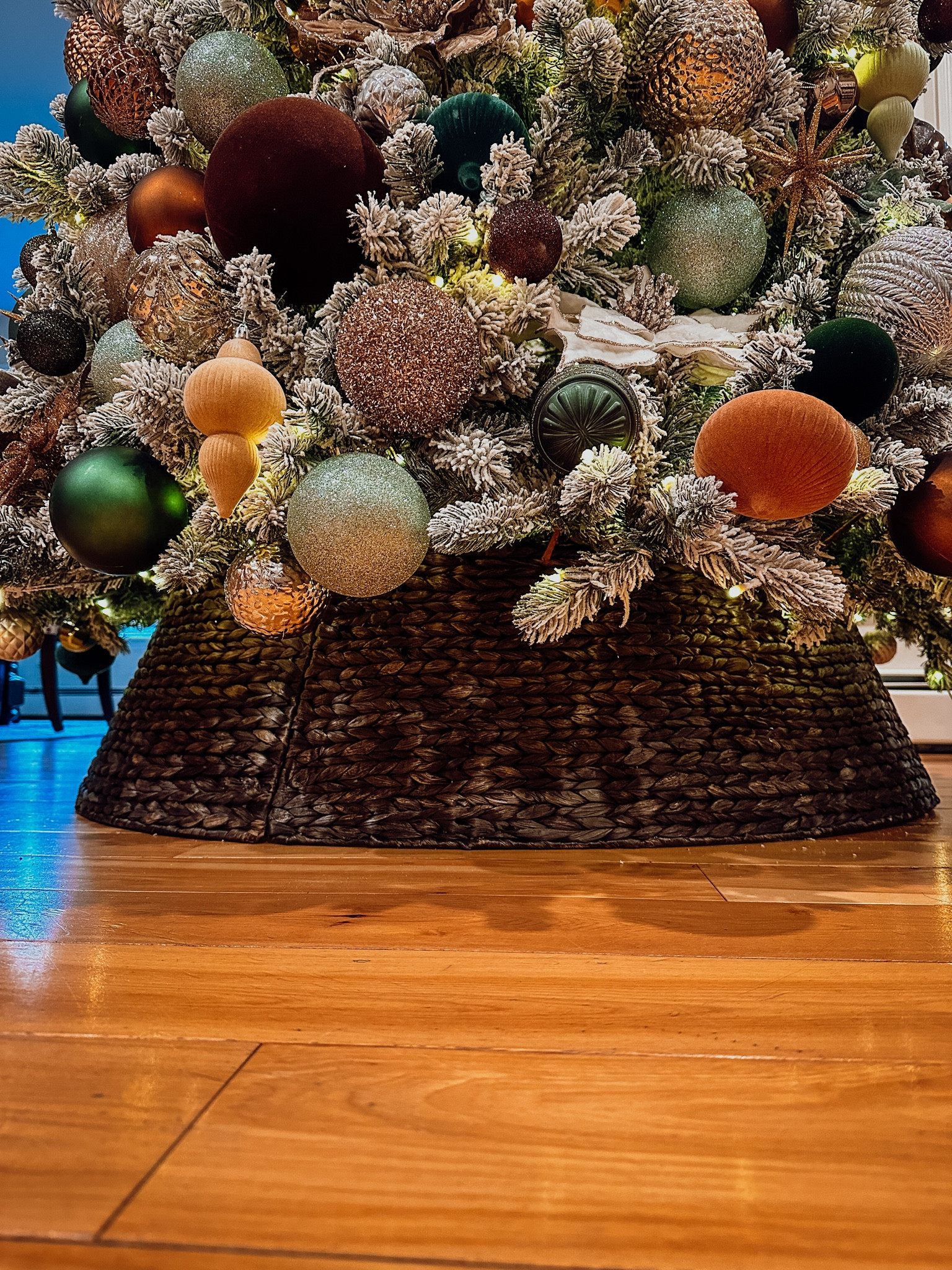 42in tree collar from amazon! 



#LTKHome #LTKHoliday #LTKSeasonal