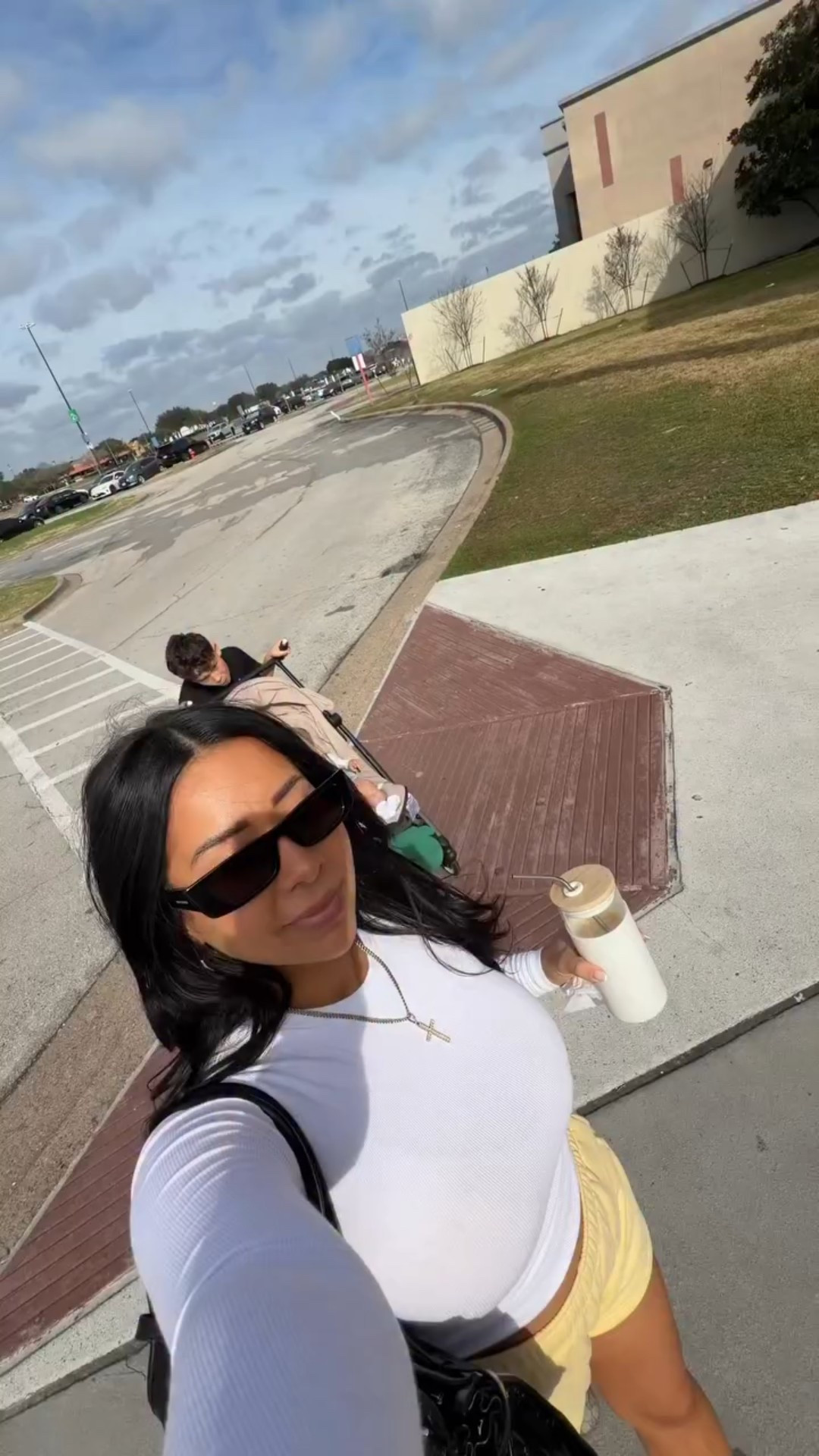 A husband that enjoys running “errands” >> what towels are we using? I need to know!🤭 Hope you had the best day!!❤️

Comment “shop” for any links in video ✨

#morningvlog #ditl #momlife #sahm #vlog spend the day with me, errands, postpartum, baby