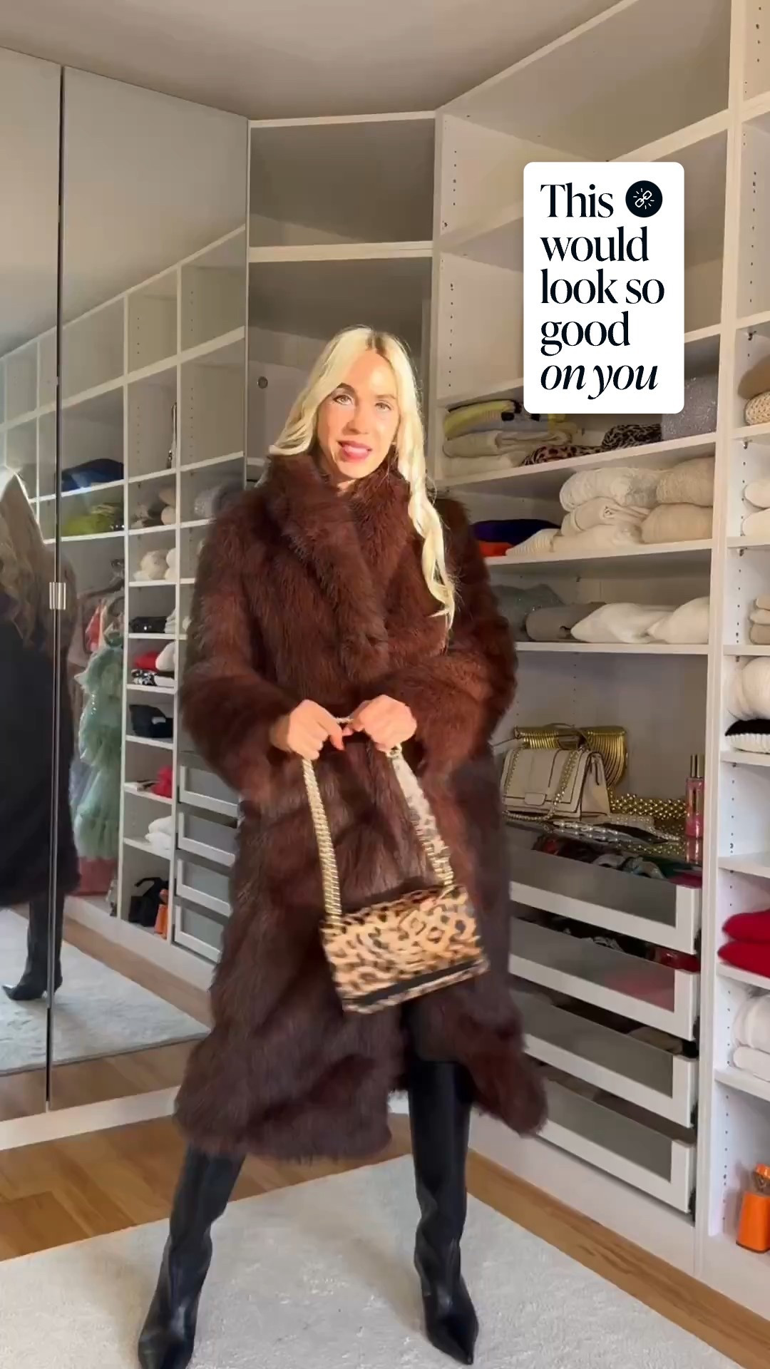 Wenn ich einen langen Wintermantel trage, kombiniere ich ihn am liebsten mit Stiefeln und einem kurzen Rock – die perfekte Mischung aus cozy & chic für den Winter. 🤍❄️
Dieses komplette Outfit ist von H&M. Der Wintermantel ist superleicht, aus Kunstpelz (natürlich faux fur) und trägt sich unglaublich angenehm. Ein Look, der warm hält und trotzdem stylisch bleibt.

#LTKfashion #LTKstyle #LTKoutfit #LTKtrend #winteroutfit #winterstyle #fauxfurcoat #wintermantel #cozyoutfit #hmoutfit #hmfashion #winterlook #outfitinspo #winterfashiontrends #fashionbloggerstyle #styleinspo #chicwinterstyle #bootsoutfit #winterwardrobe 

#LTKwinter #LTKdeutschland #LTKwinter #LTKeurope