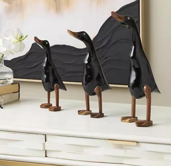 How cute is this wooden duck family? I’m thinking a fireplace mantel and even an entryway or sideboard! 