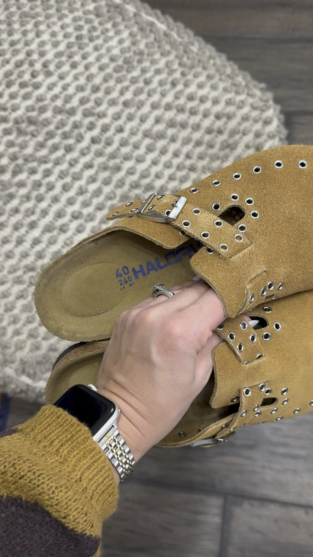 Amazon suede clogs!!

#LTKStyleTip #LTKFindsUnder50 #LTKShoeCrush