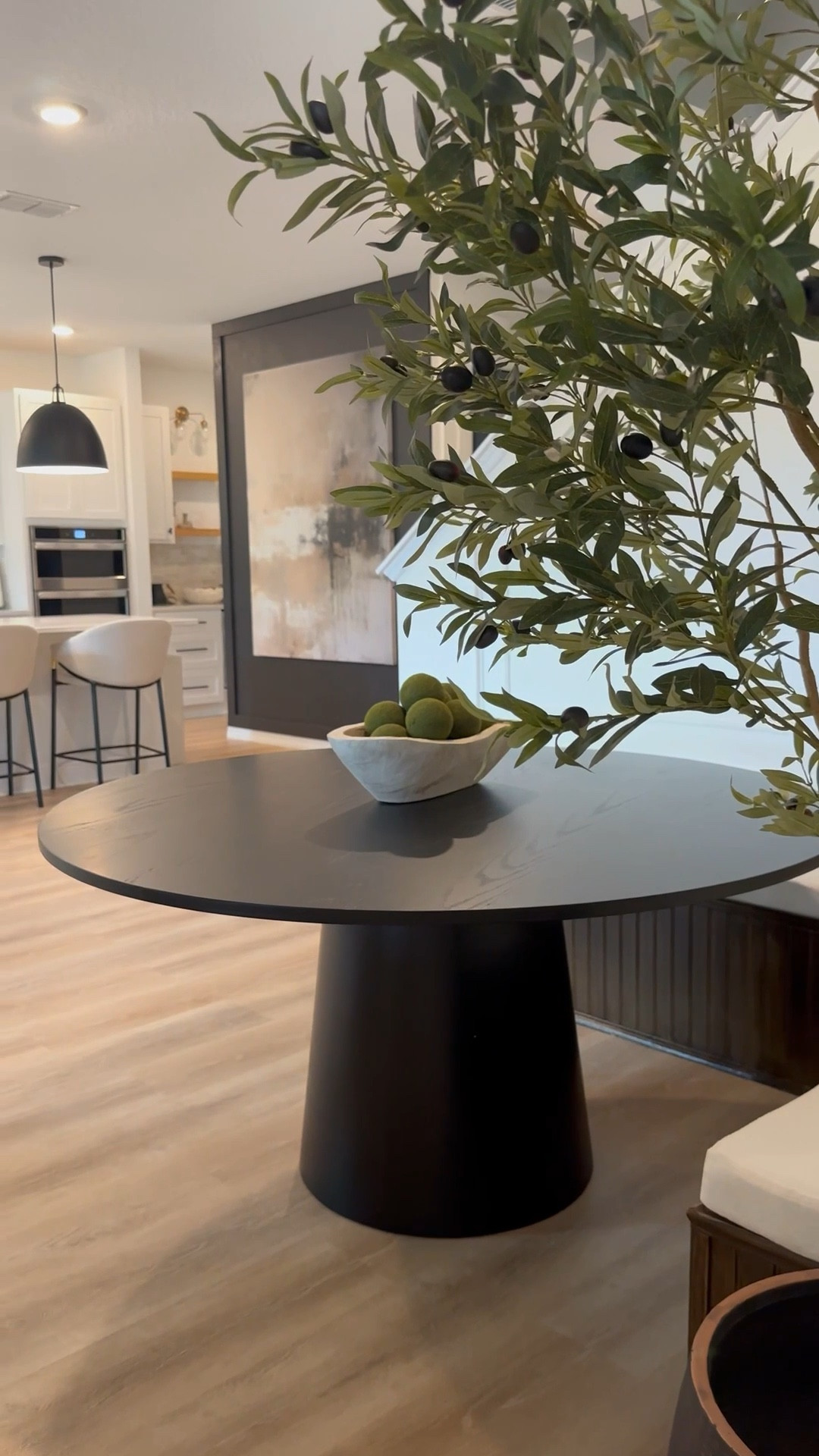 One of my favorite finds from Wayfair! This gorgeous pedestal table is available in different colors 🖤



Dining table
Dining room table
Home
Home decor
Modern upholstered chairs
Restoration hardware look for less
Luxe for less
Black round table
Modern furniture

#LTKHome