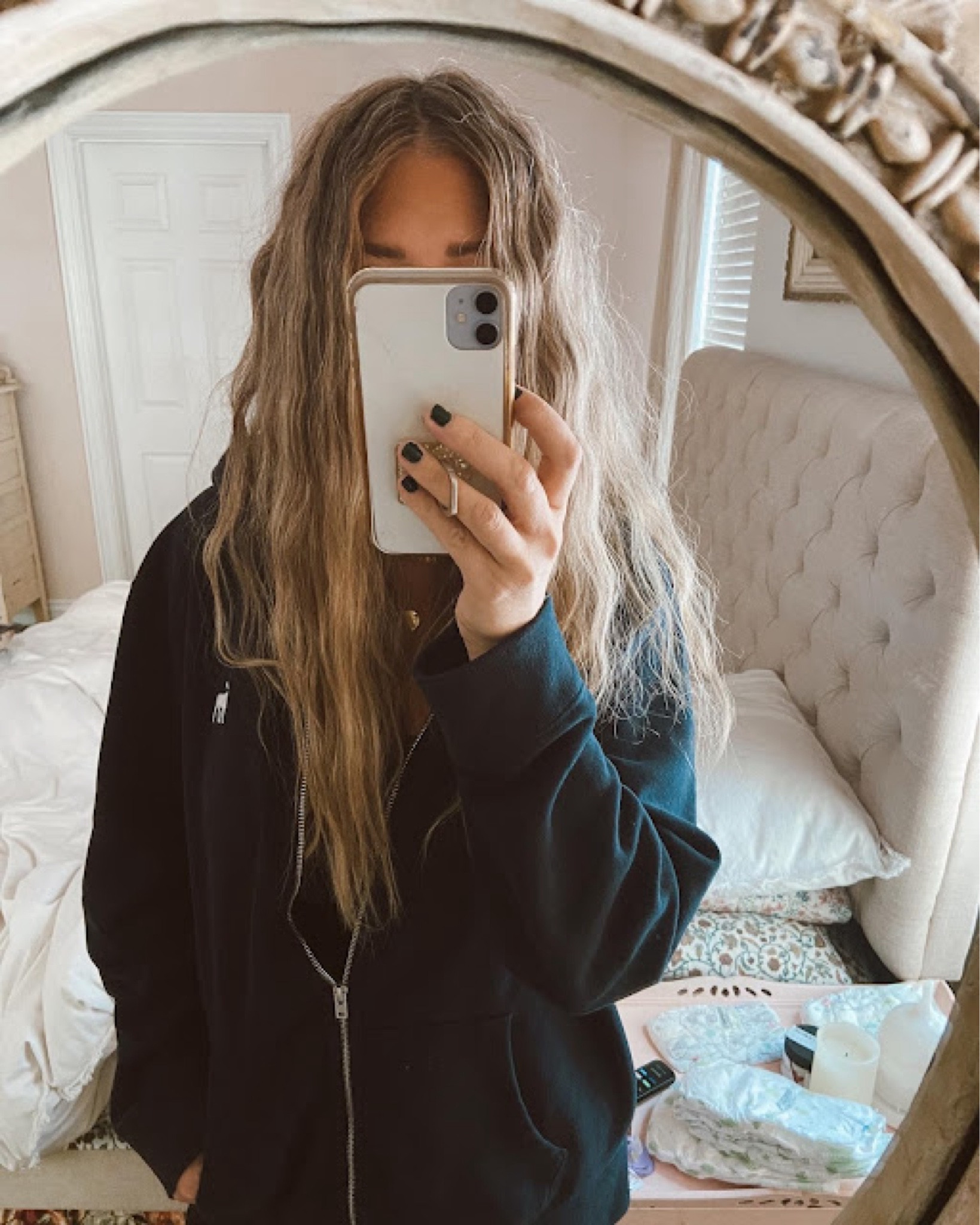 Stealing my hubby’s sweatshirt today 😍

#LTKMostLoved #LTKstyletip