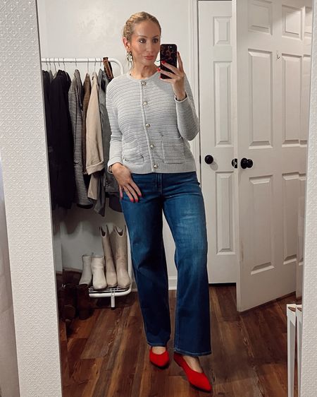 It’s so hard to find anything gray that has gold hardware so I was so happy to find this cardigan! And the red shoes are the perfect pop of color. 
.
.
.
.
#cardiganootd #redflats #widelegjeans #oldnavyjeans #midsize #midsizeoutfits #truespring 

#LTKworkwear #LTKstyletip #LTKmidsize