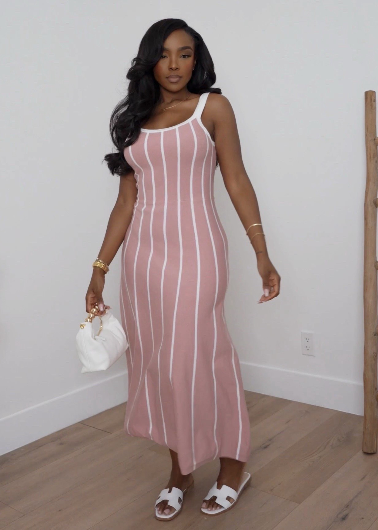 Soft, feminine, and easy to rewear — this is one of those January-to-Valentine’s Day dresses that works harder than it looks. The knit fabric hugs without feeling restrictive, and the blush tone is perfect for keeping things romantic without going full red.

This is the kind of piece that transitions effortlessly from winter date nights to Valentine’s dinners, brunch plans, and even casual daytime moments with a quick shoe swap. Styled once, worn many ways — a true cost-per-wear win.

Perfect for January outfits, Valentine’s Day plans, date nights, brunch, and casual-chic events.

📏 Sizing:
Dress: Small

Measurements:
5’4” · 138 lbs · 34D · 27” waist · 40” hips

Save this post to reference for Valentine’s outfit ideas you’ll actually rewear.

Valentine’s Day dress ideas, January outfits, knit midi dress styling, blush pink dress inspiration, feminine winter outfits, casual Valentine’s looks, everyday romantic style.

Follow me on Instagram and YouTube @kirasfashionfinds