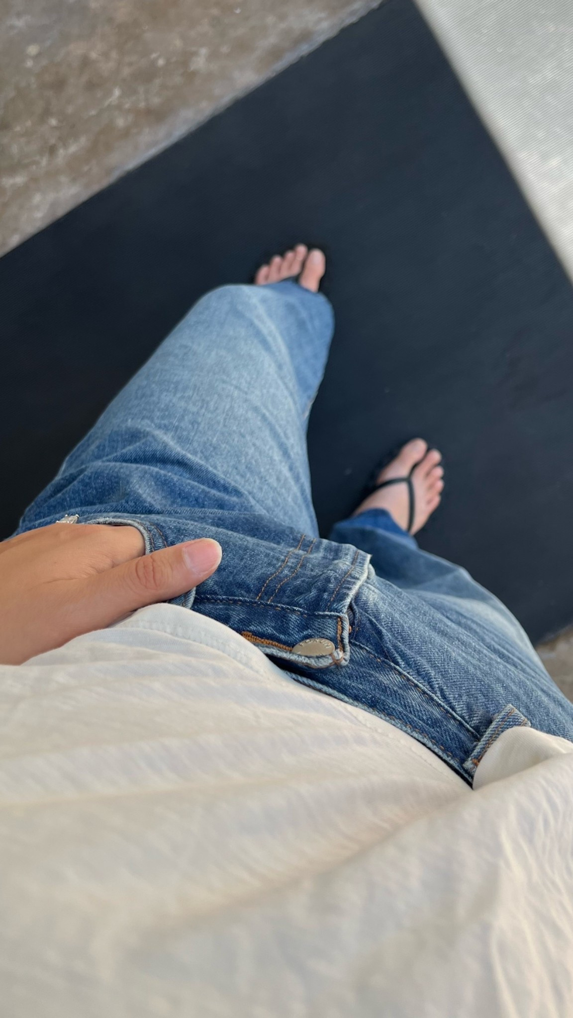 6/21/26 🦋 just took a jaunt to the river in my new Aritzia Denim Forum jeans! Super soft, mid-high rise straight leg, perfect for any season! Just size up one, the waist runs small.

#LTKdayinmylife #LTKgrwm #LTKootd