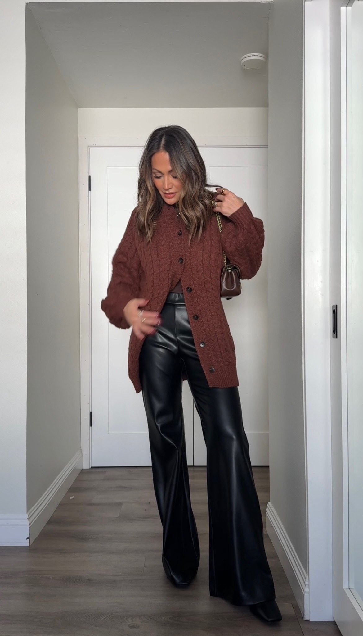 Stay warm and stylish🤎Sweater size smalll