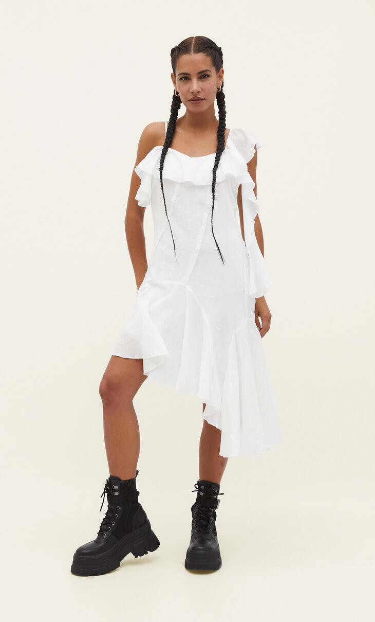 Short asymmetric dress with ruffled trims - Women's fashion | Stradivarius United Kingdom | Stradivarius (UK)