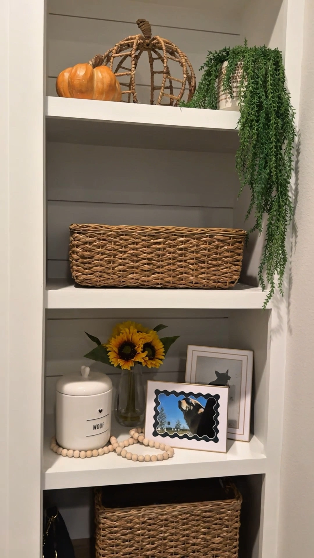From sunny vibes to cozy feels 🌞🍂 Watch this mudroom effortlessly go from summer fresh to fall warm with just a few decor swaps!
#HomeDecor #SeasonalDecor #SummerToFall #FallDecorIdeas #SummerDecor #HomeInspiration #SeasonalRefresh #FallVibes #DecorSwap #CozyHome #MudroomDecor #HomeStyle

#LTKSeasonal #LTKautumn #LTKHome