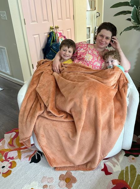 The perfect piece for mama snuggles 💕@walmart #walmartpartner #walmarthome


Living room- game room- accent chair - chair - throw blanket - 

#LTKHome #LTKStyleTip #LTKFamily