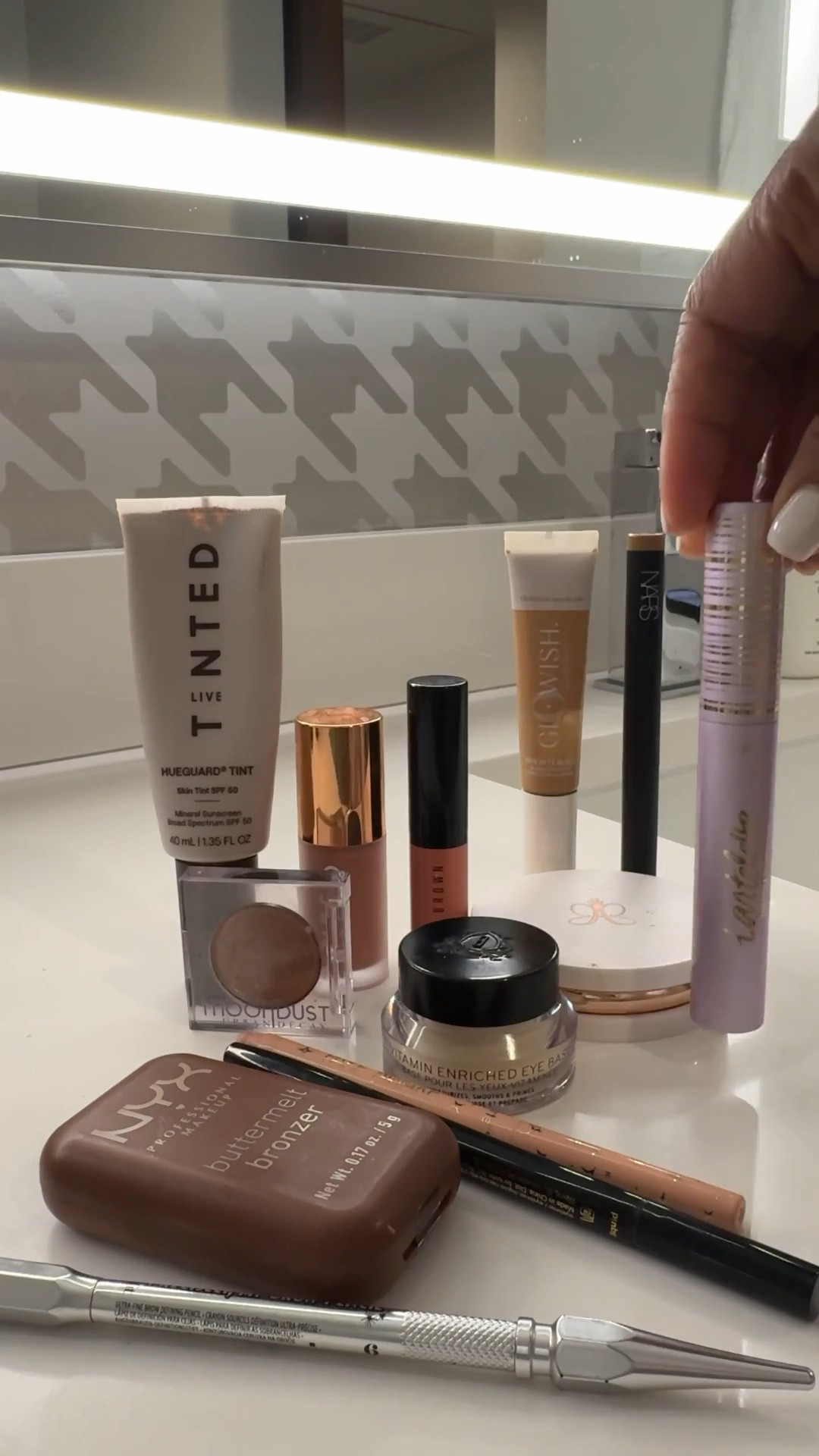 Some of my travel beauty musts…
& don’t worry, you know I linked them for y’all 😜

Have you tried any of them?
Tell me your faves!
•
•
•
#MidlifeBeauty #TravelMusts #BeautyMinis #xoJalonda

#LTKOver40 #LTKBeauty #LTKmorningroutine