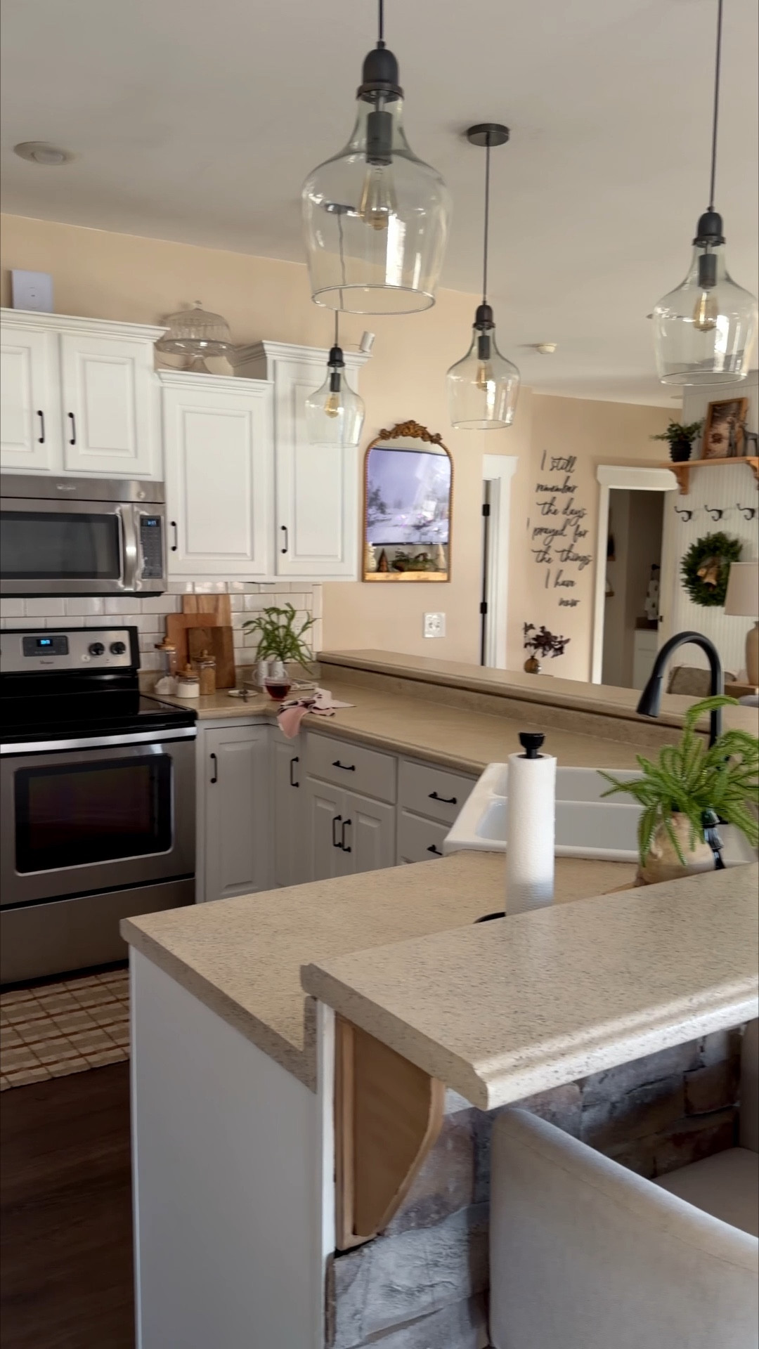 Winter kitchen vibes 🌲🤎
Happy Wednesday friends! Sharing views of our Winter kitchen and a small peek into our sunshiny living room at the end! Have a super happy day friends! 🥰

#mybhg #southernliving #countryliving #kitcheninspiration #winterdecor 

#LTKdayinmylife #LTKSeasonal #LTKHome