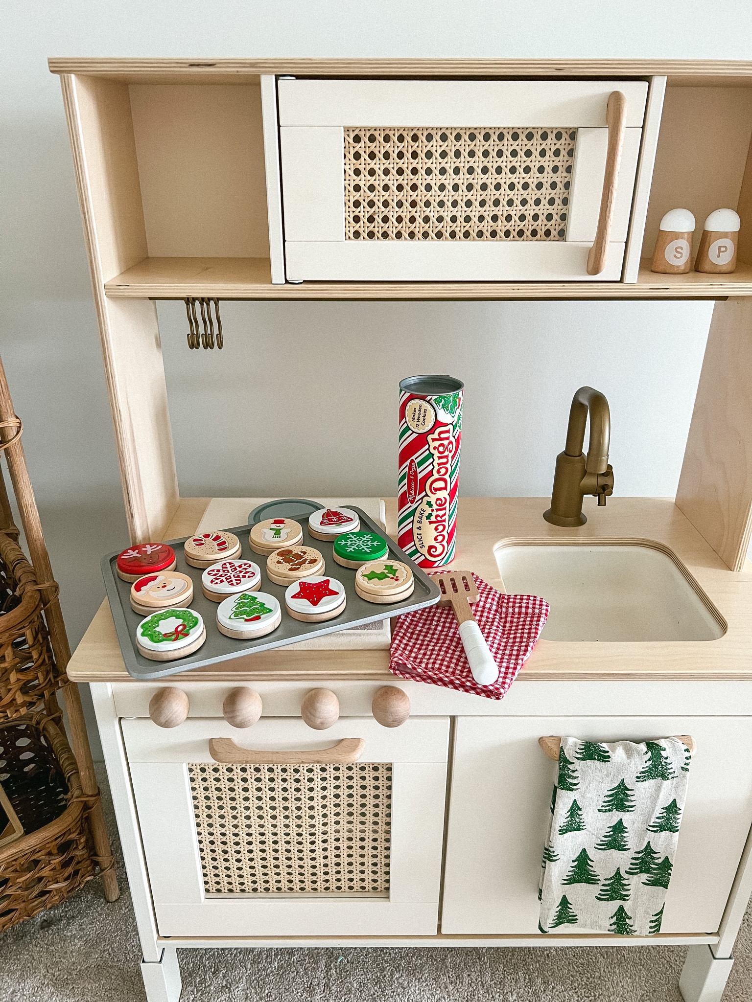 The cutest little play cookie set for Christmas! 

Playroom, play food, Christmas cookies, Melissa and Doug 



#LTKHoliday #LTKhome #LTKkids