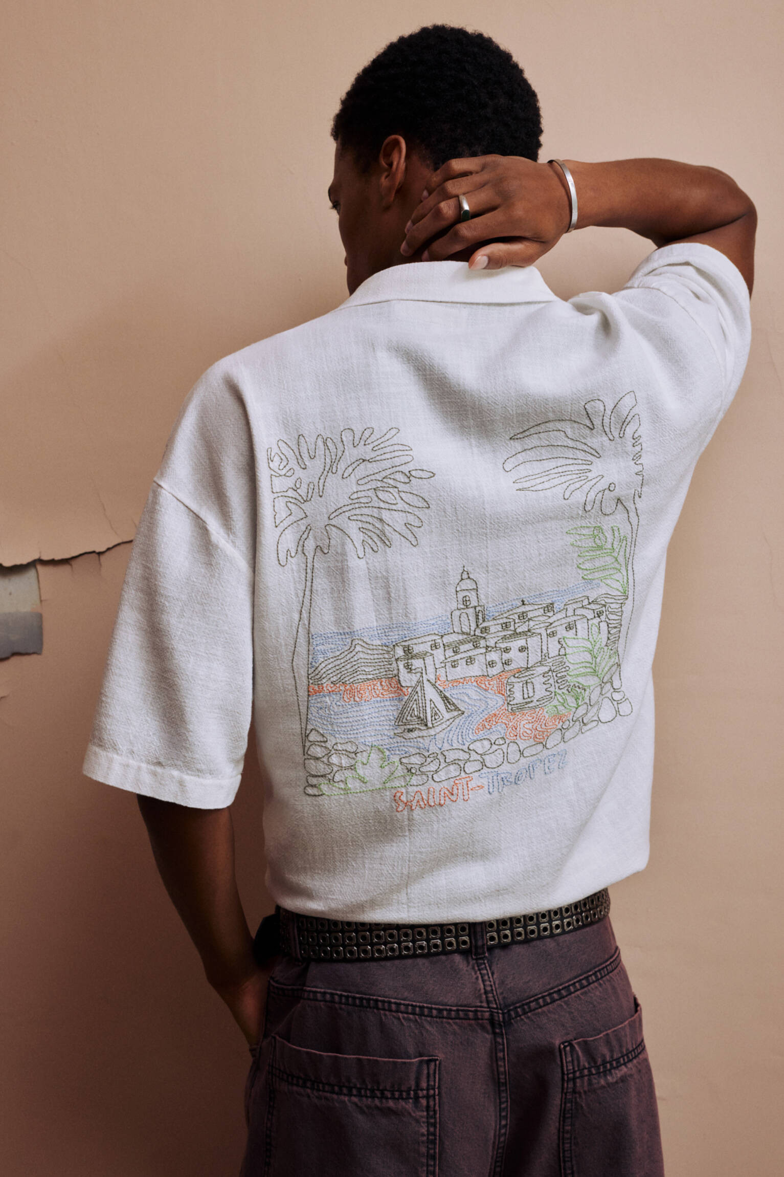 Embroidered short sleeve shirt - pull&bear | PULL and BEAR UK