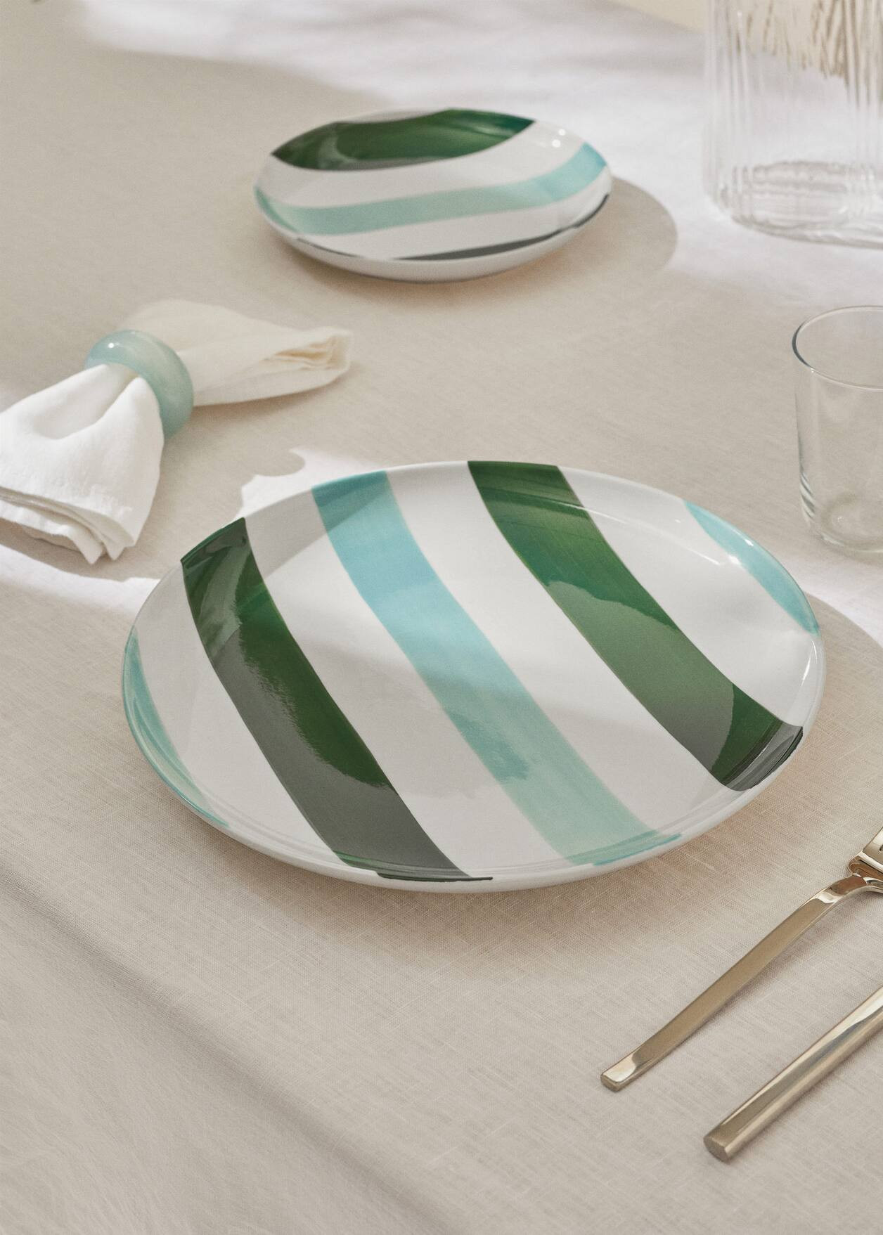 Two-tone stoneware flat plate -  Home | Mango Home Netherlands | MANGO (NL)