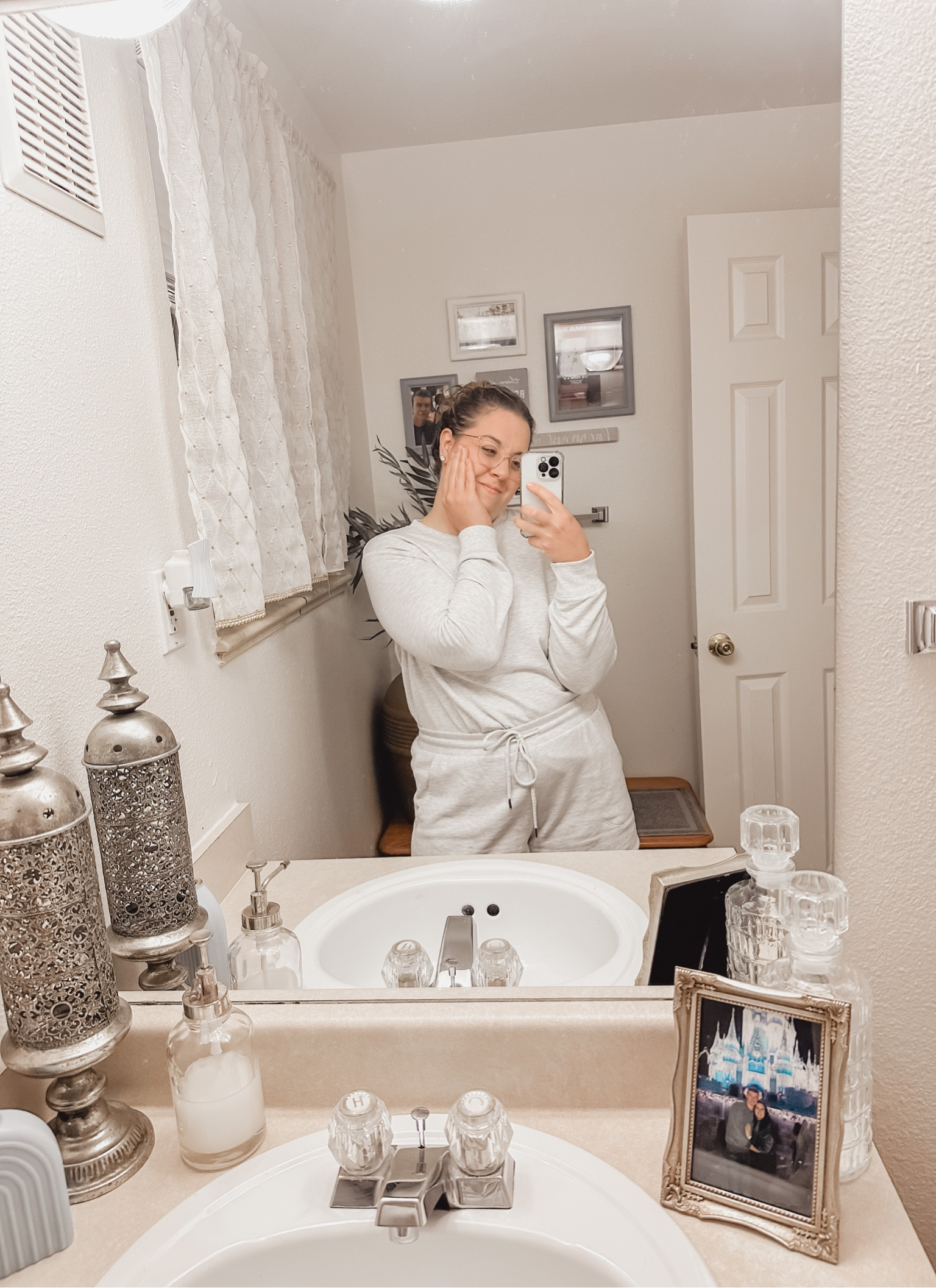 Target Stars Above Midsized Fleece Sweatshirt and Shorts Monochrome Loungewear Pajama Set

#LTKhome #LTKcurves #LTKstyletip